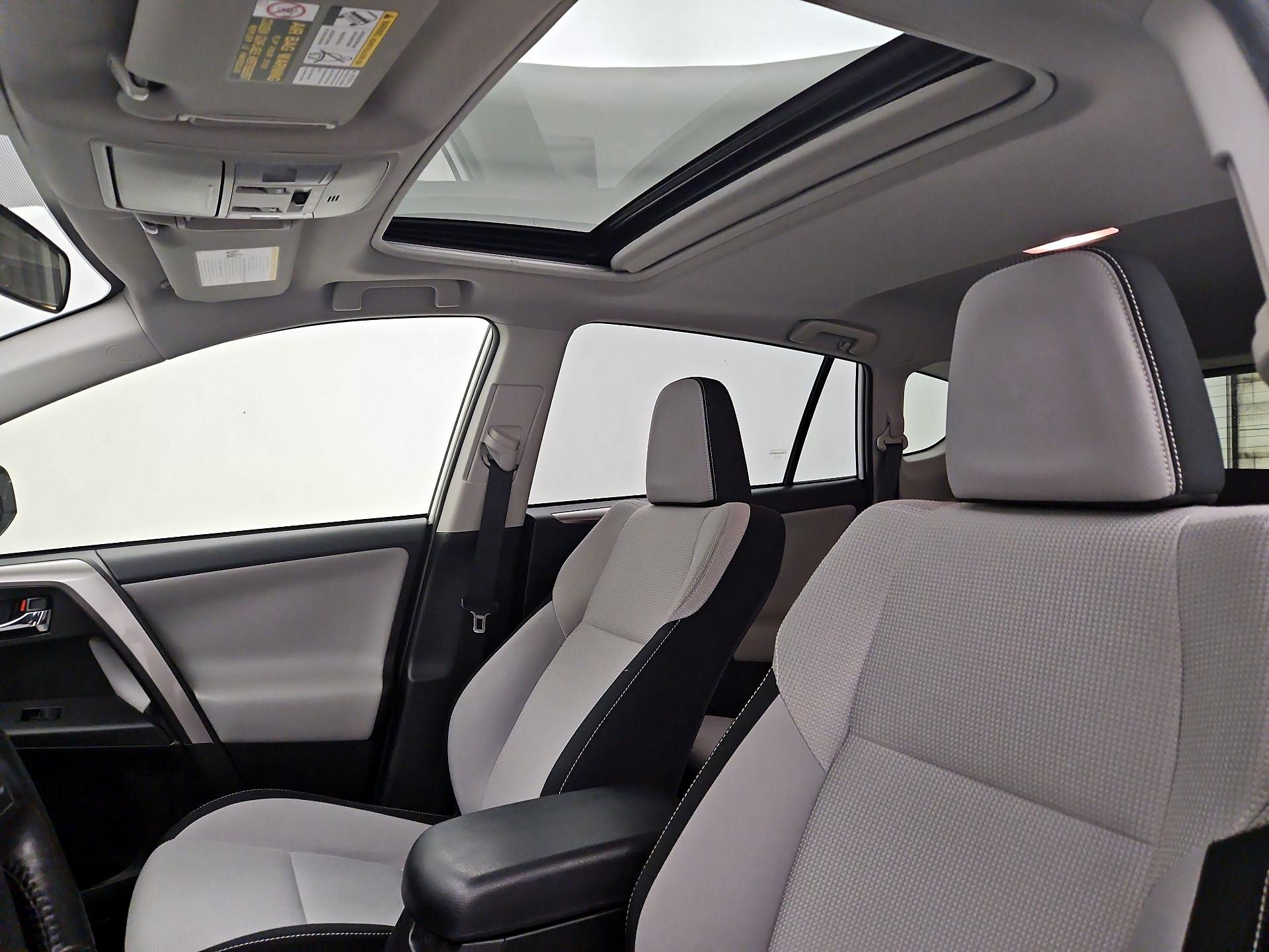 Thumbnail: 2016 Toyota RAV4 - 19