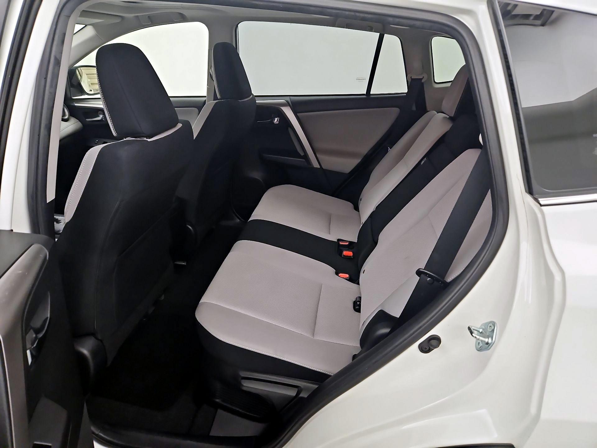 Thumbnail: 2016 Toyota RAV4 - 20