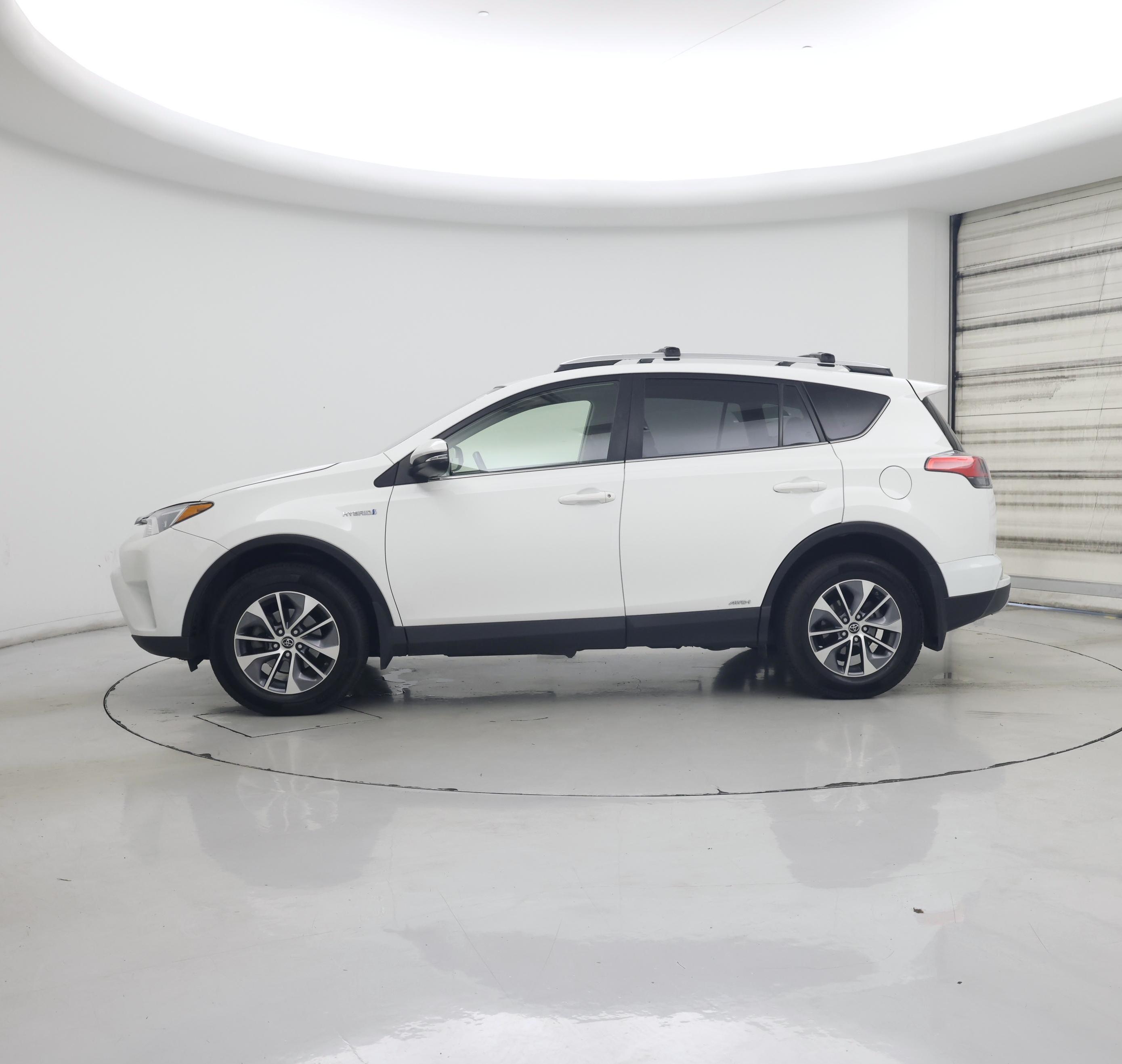 Thumbnail: 2016 Toyota RAV4 - 3