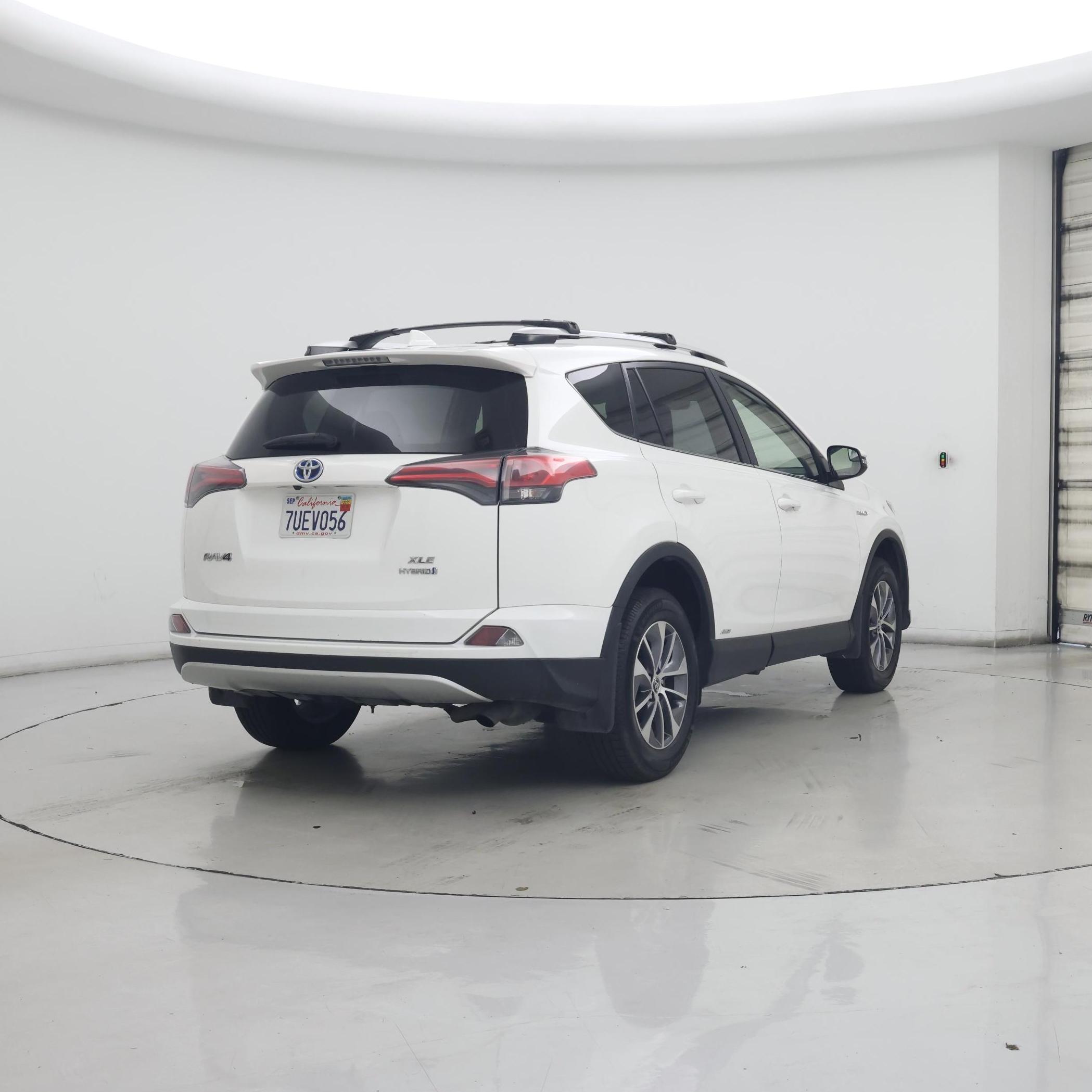 Thumbnail: 2016 Toyota RAV4 - 8