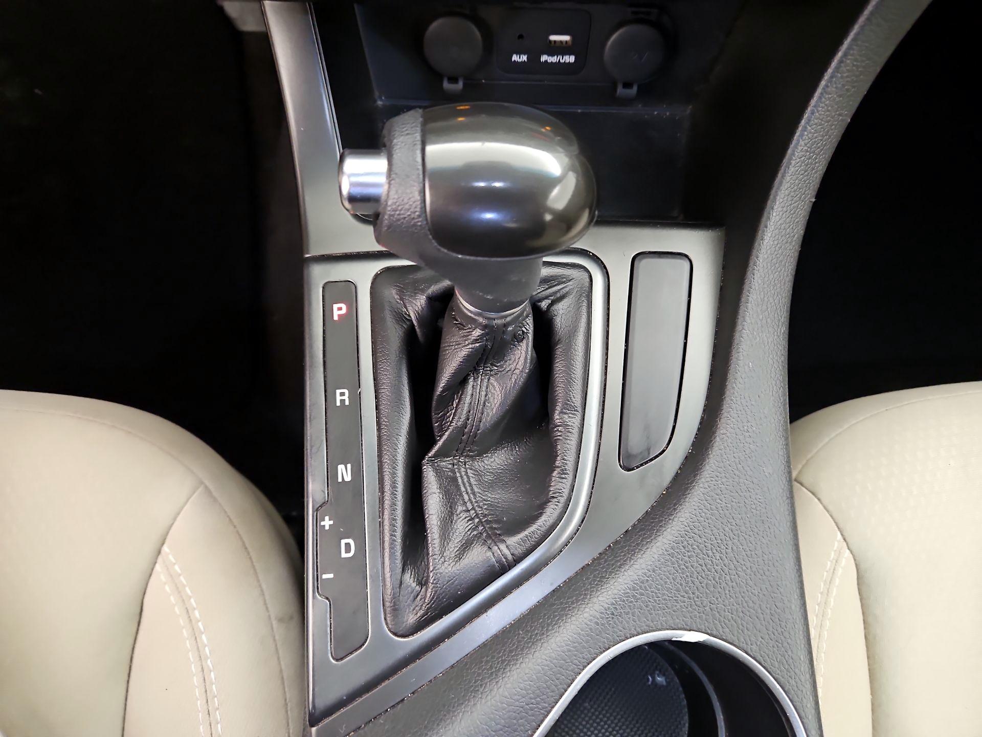Thumbnail: 2015 Kia Optima - 16