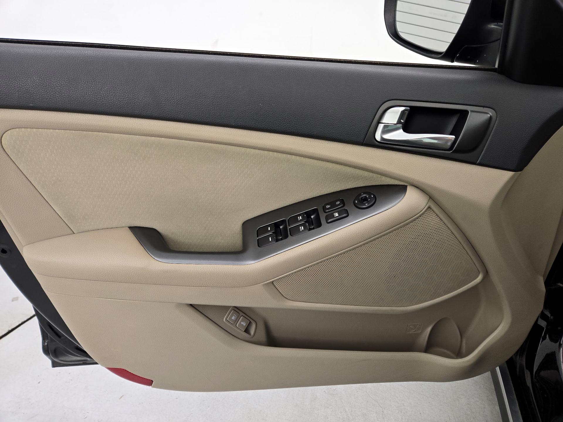 Thumbnail: 2015 Kia Optima - 12