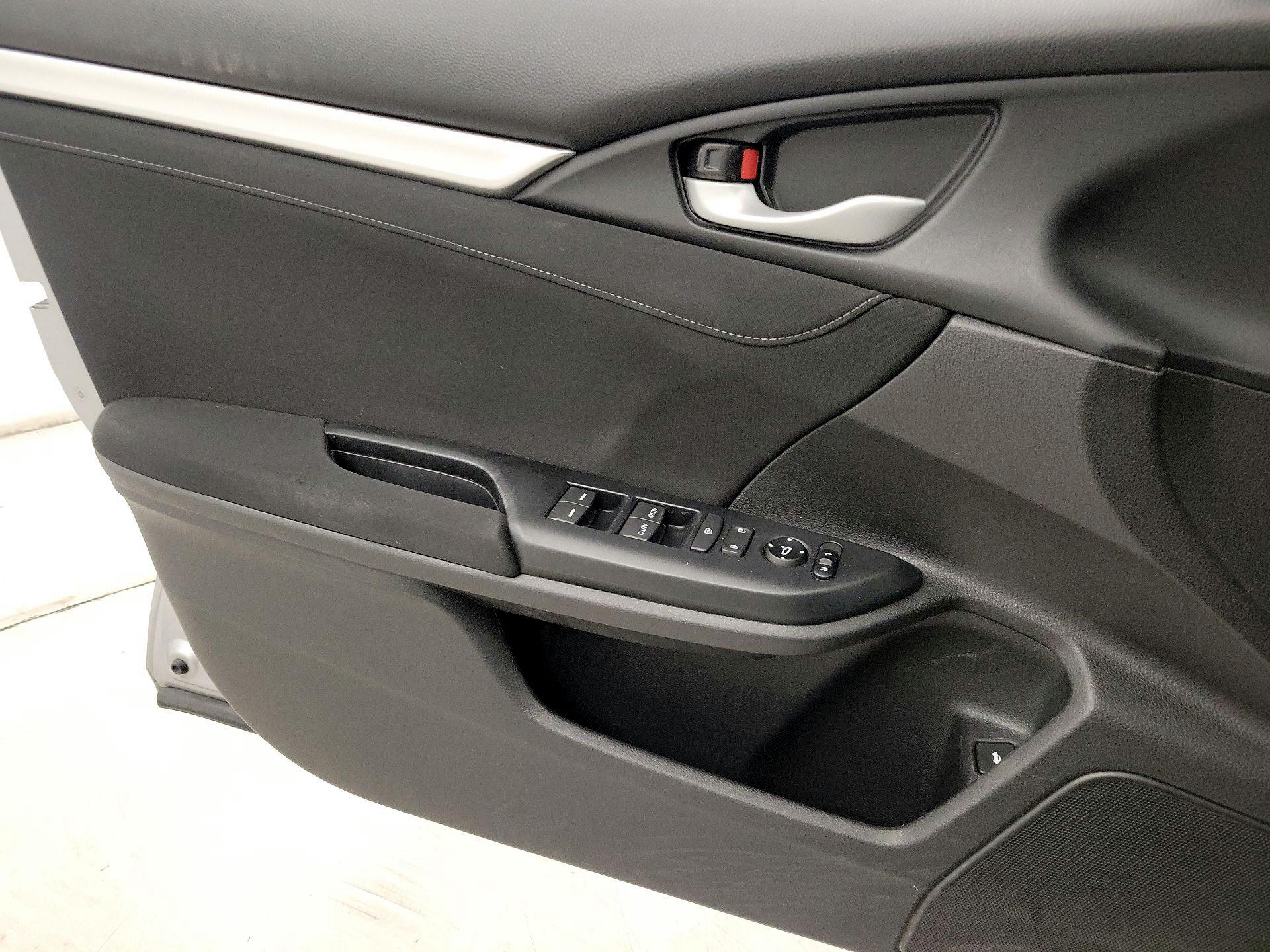 Thumbnail: 2016 Honda Civic - 12
