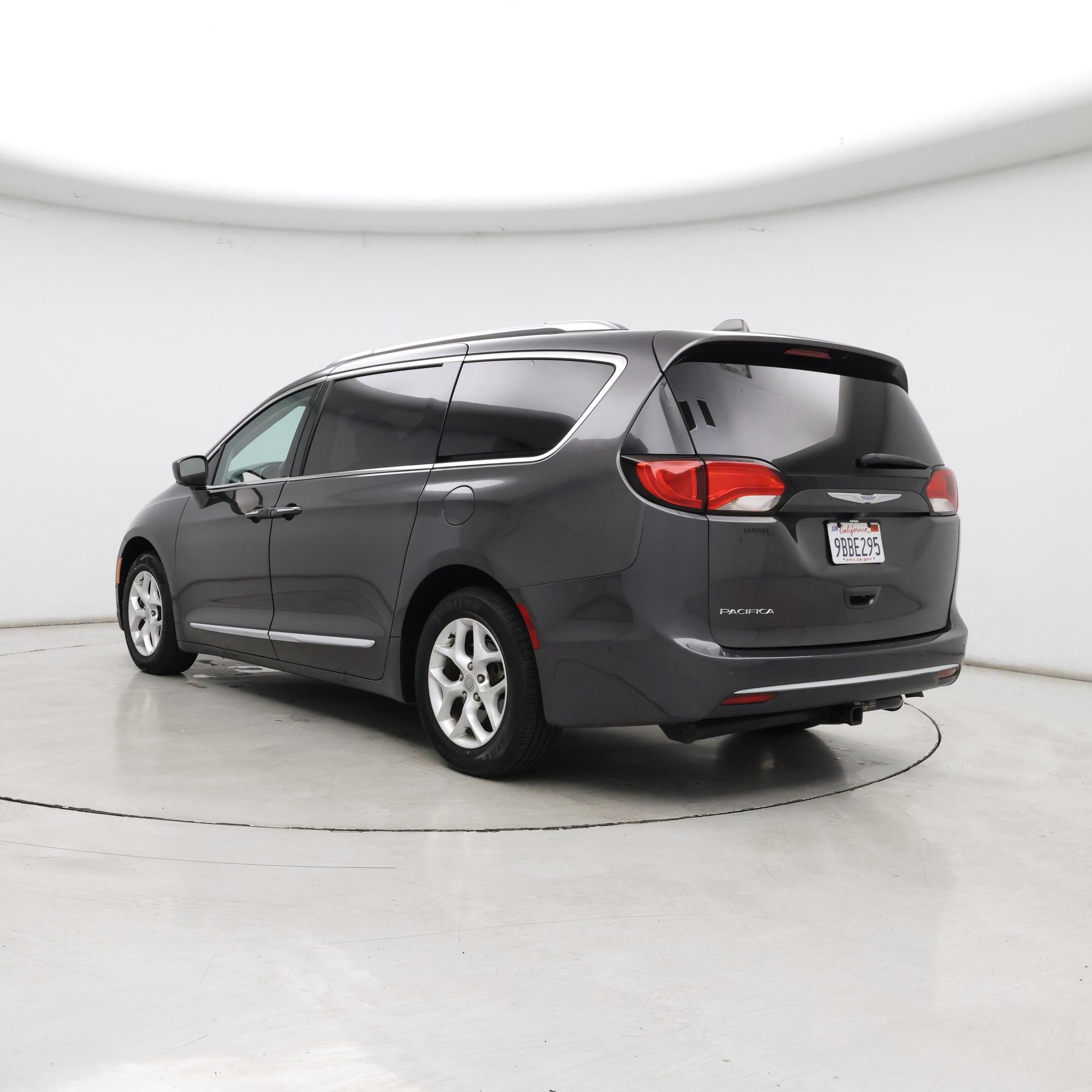 Thumbnail: 2017 Chrysler Pacifica - 2