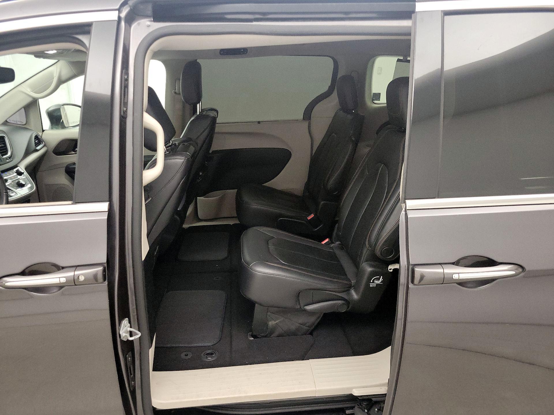 Thumbnail: 2017 Chrysler Pacifica - 20