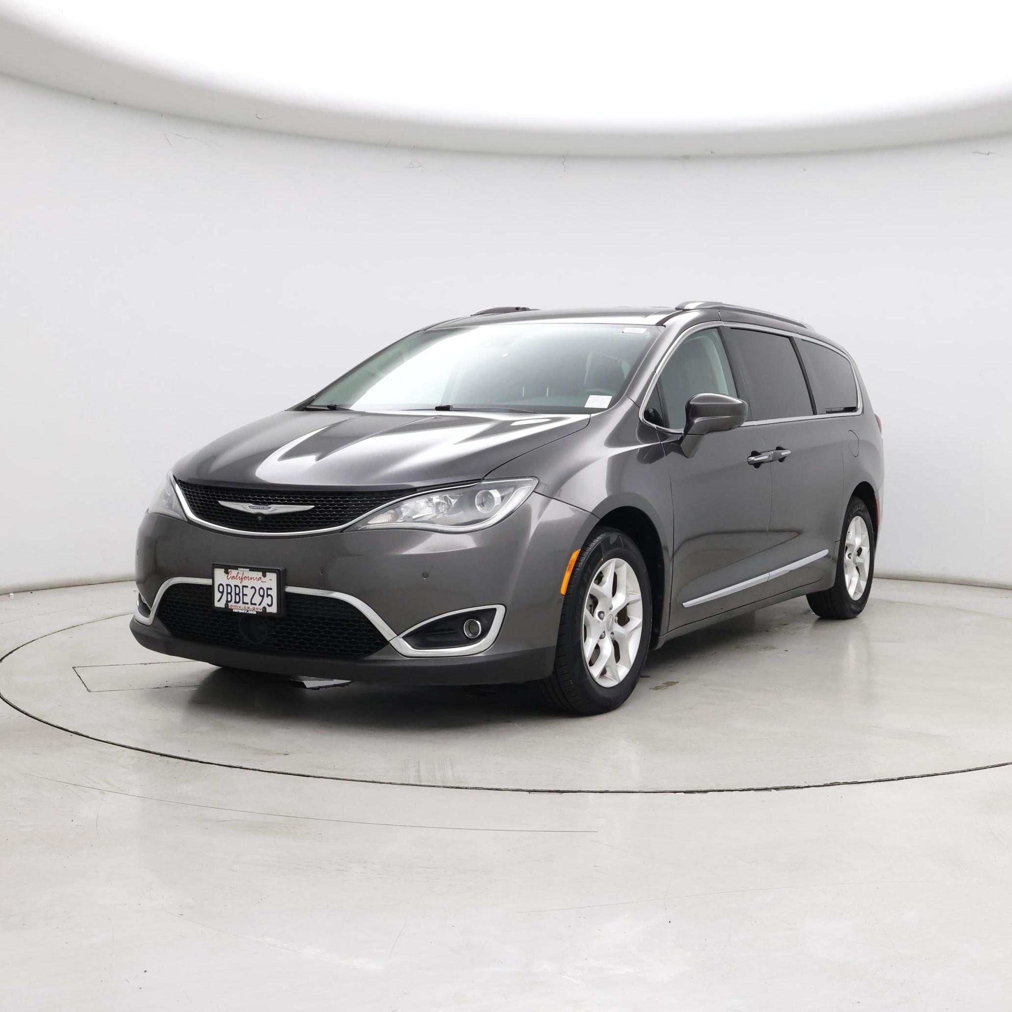 Thumbnail: 2017 Chrysler Pacifica - 4