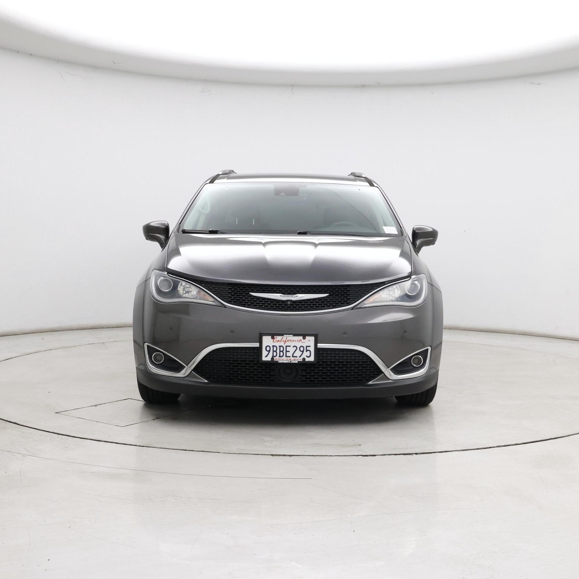 Thumbnail: 2017 Chrysler Pacifica - 5