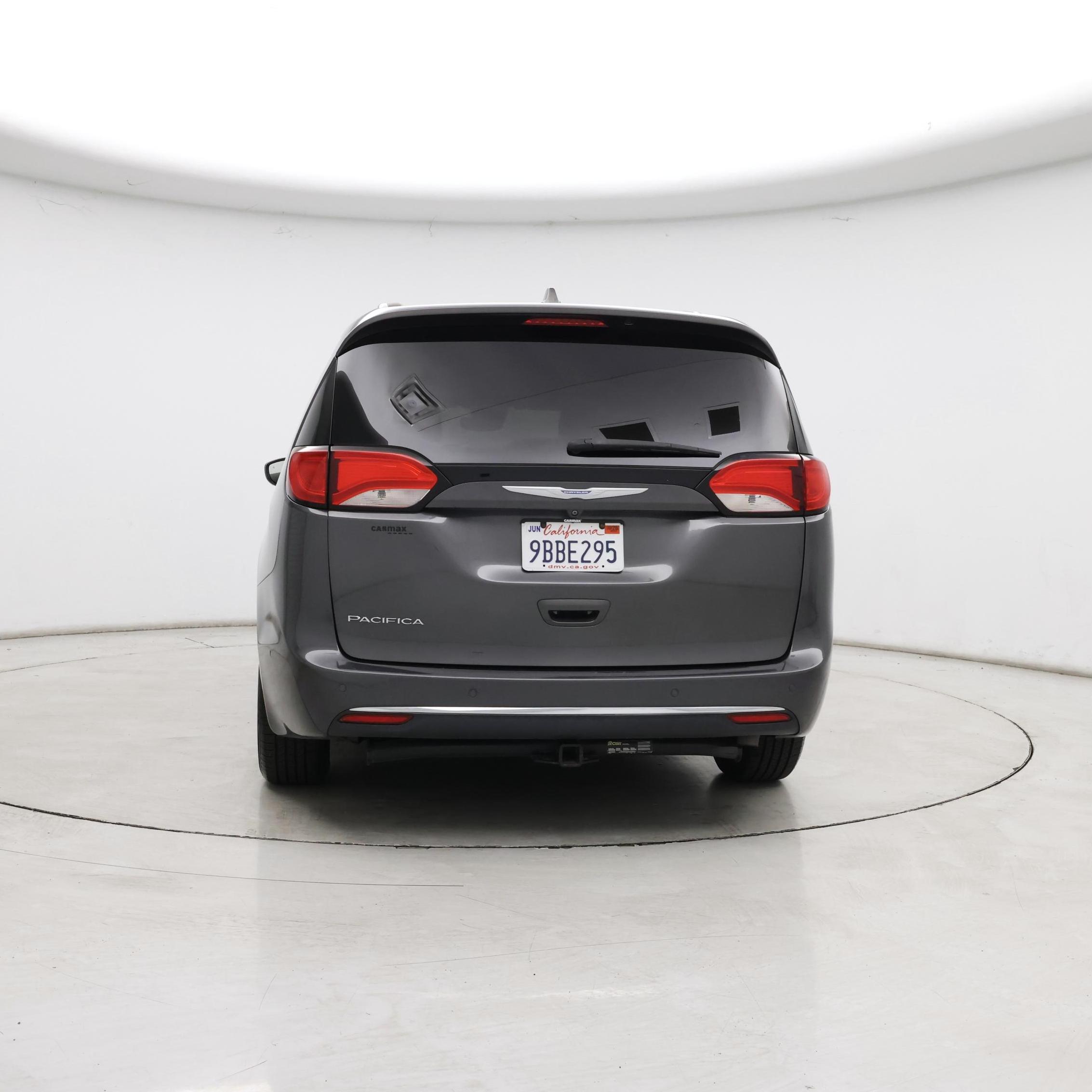 Thumbnail: 2017 Chrysler Pacifica - 6