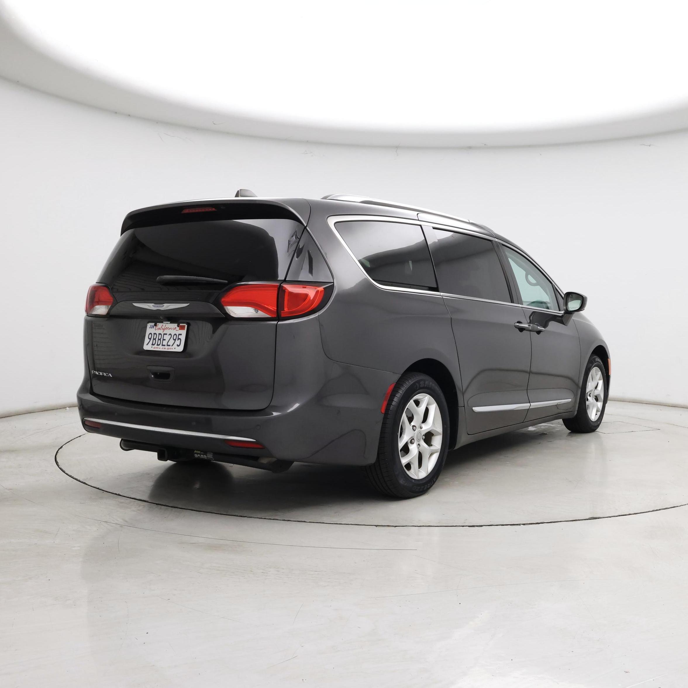 Thumbnail: 2017 Chrysler Pacifica - 8