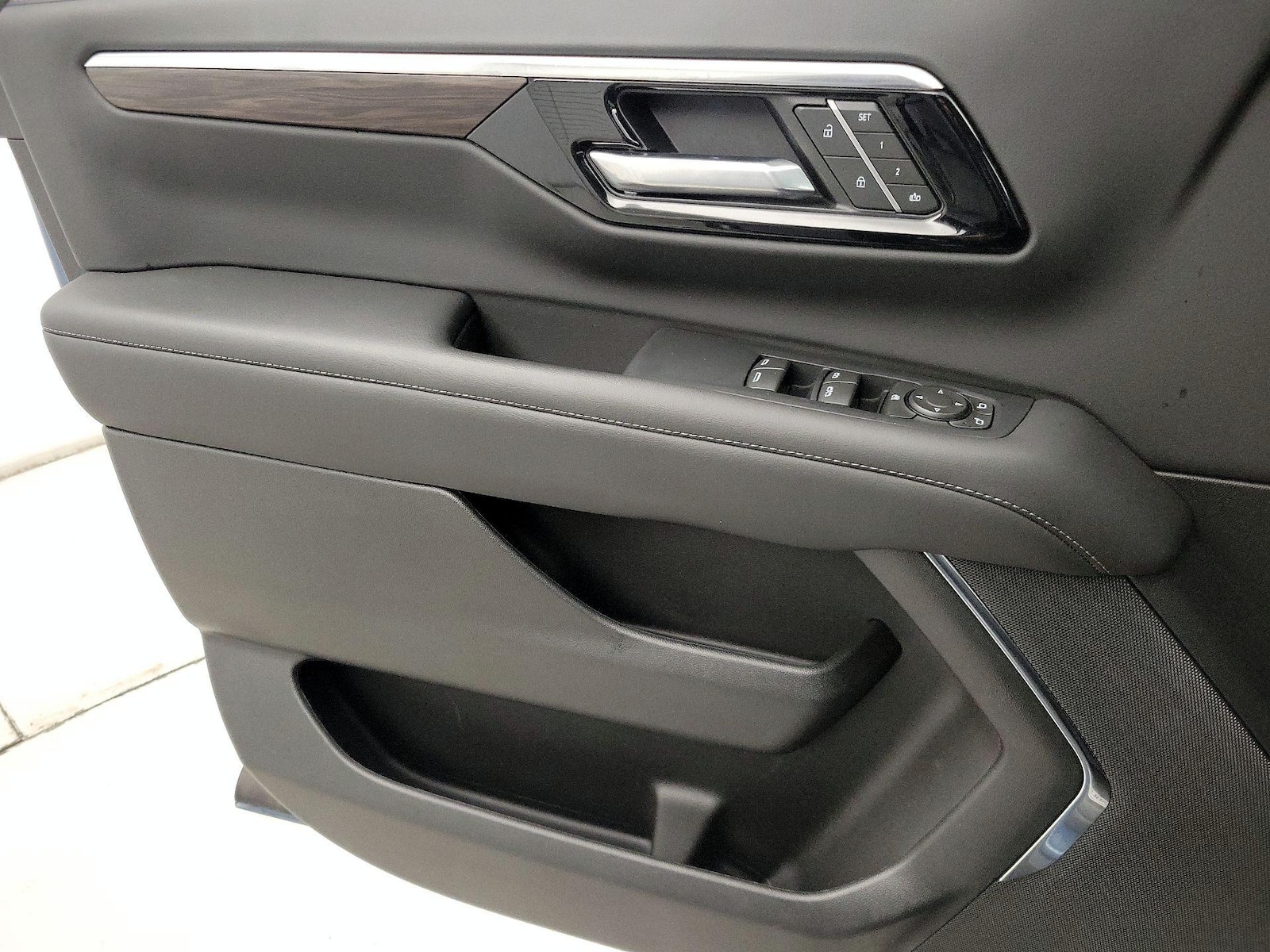 2025 Chevrolet Tahoe LT - Photo 13
