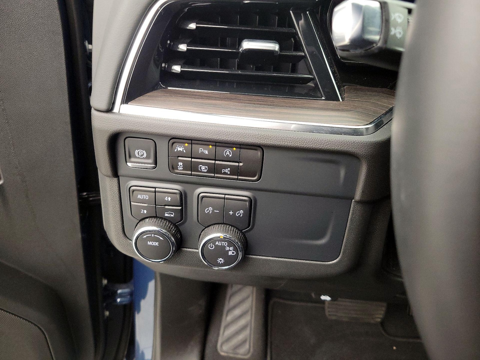 2025 Chevrolet Tahoe LT - Photo 14