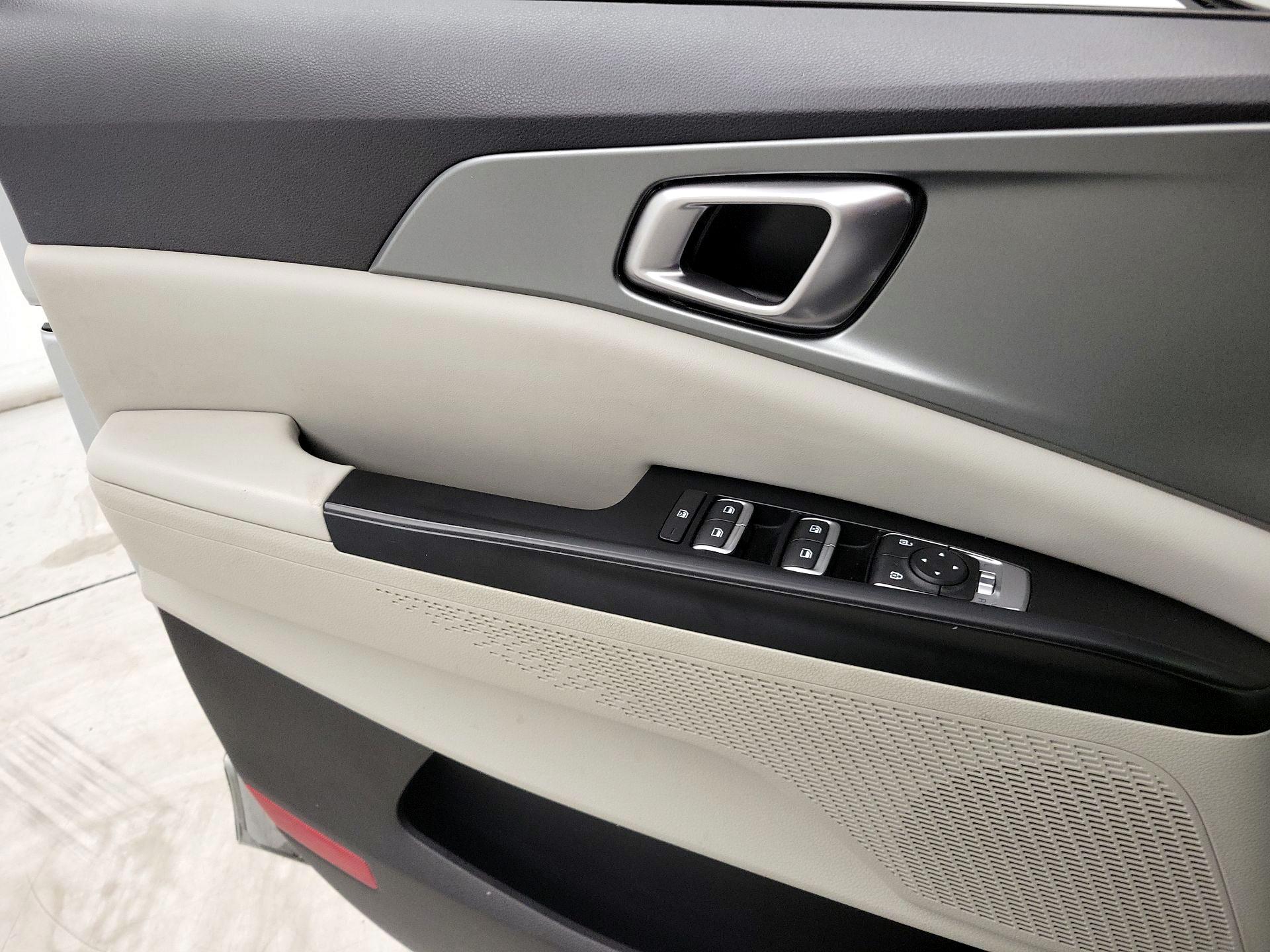 Thumbnail: 2022 Kia Carnival - 12