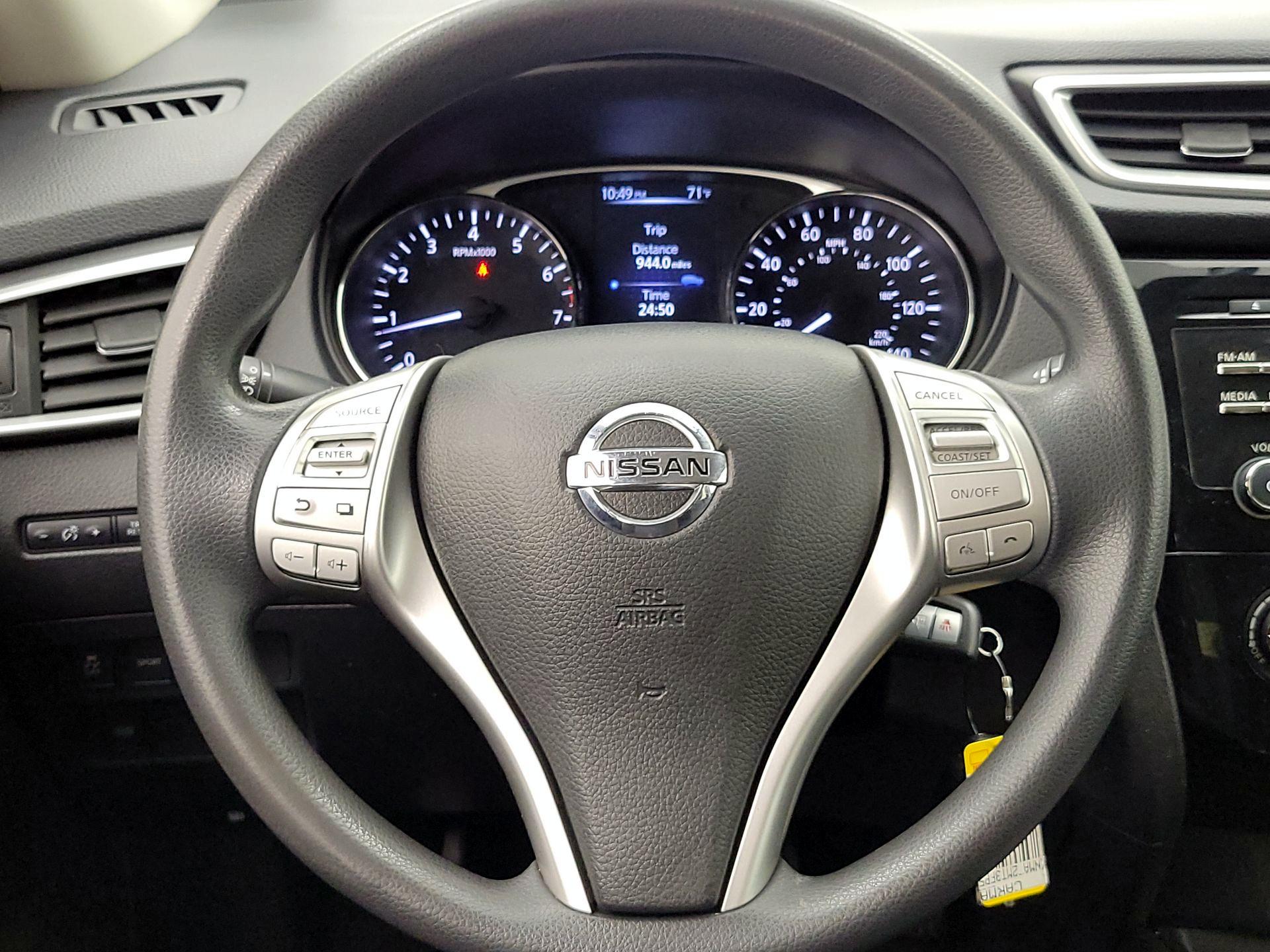 Thumbnail: 2015 Nissan Rogue - 10