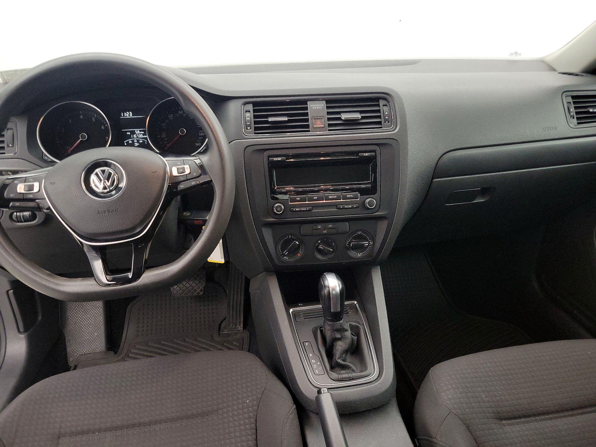 Thumbnail: 2015 Volkswagen Jetta - 9
