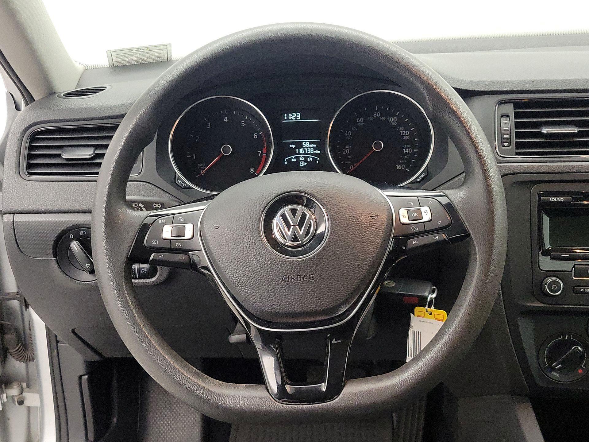 Thumbnail: 2015 Volkswagen Jetta - 10