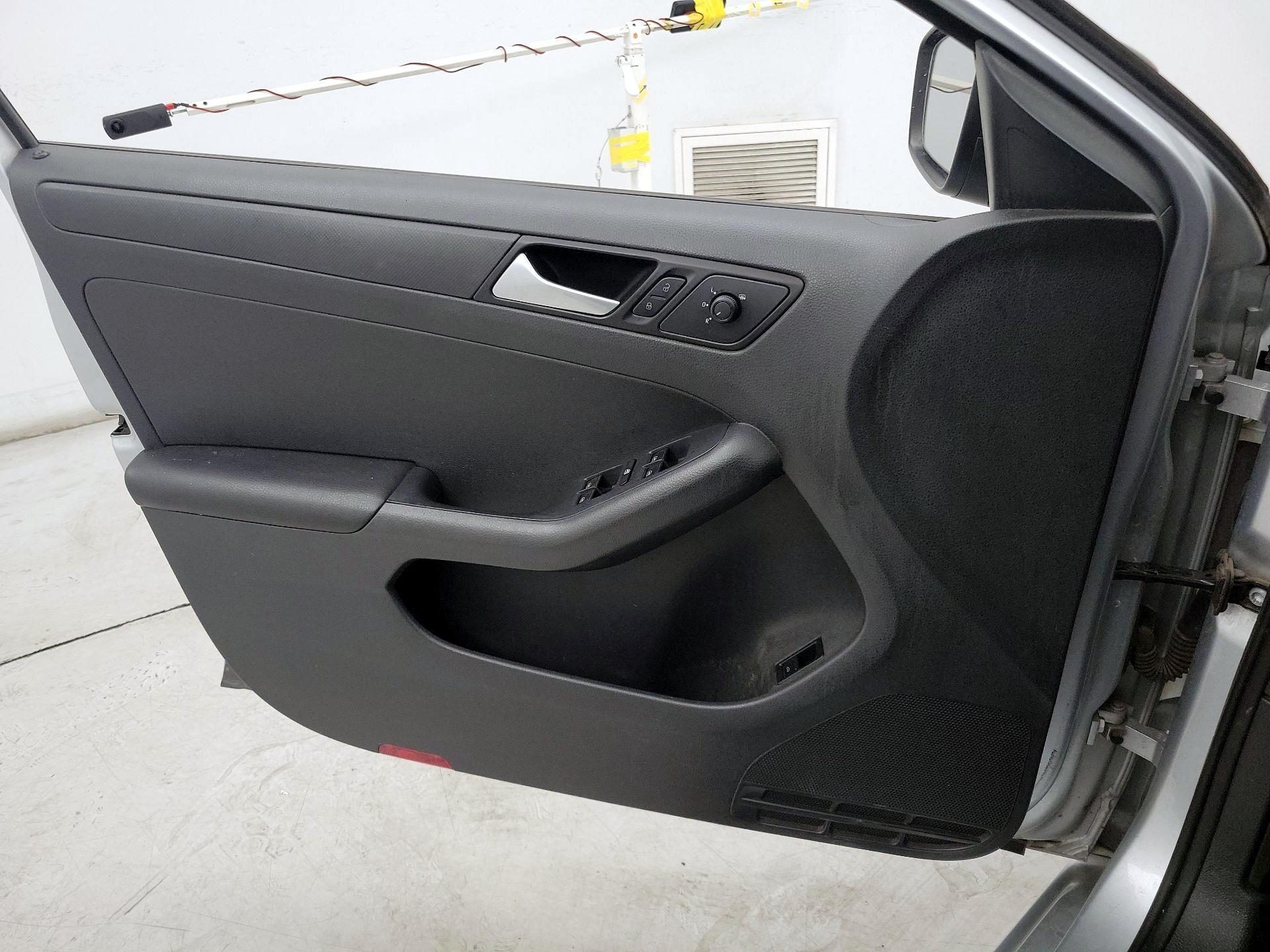 Thumbnail: 2015 Volkswagen Jetta - 12