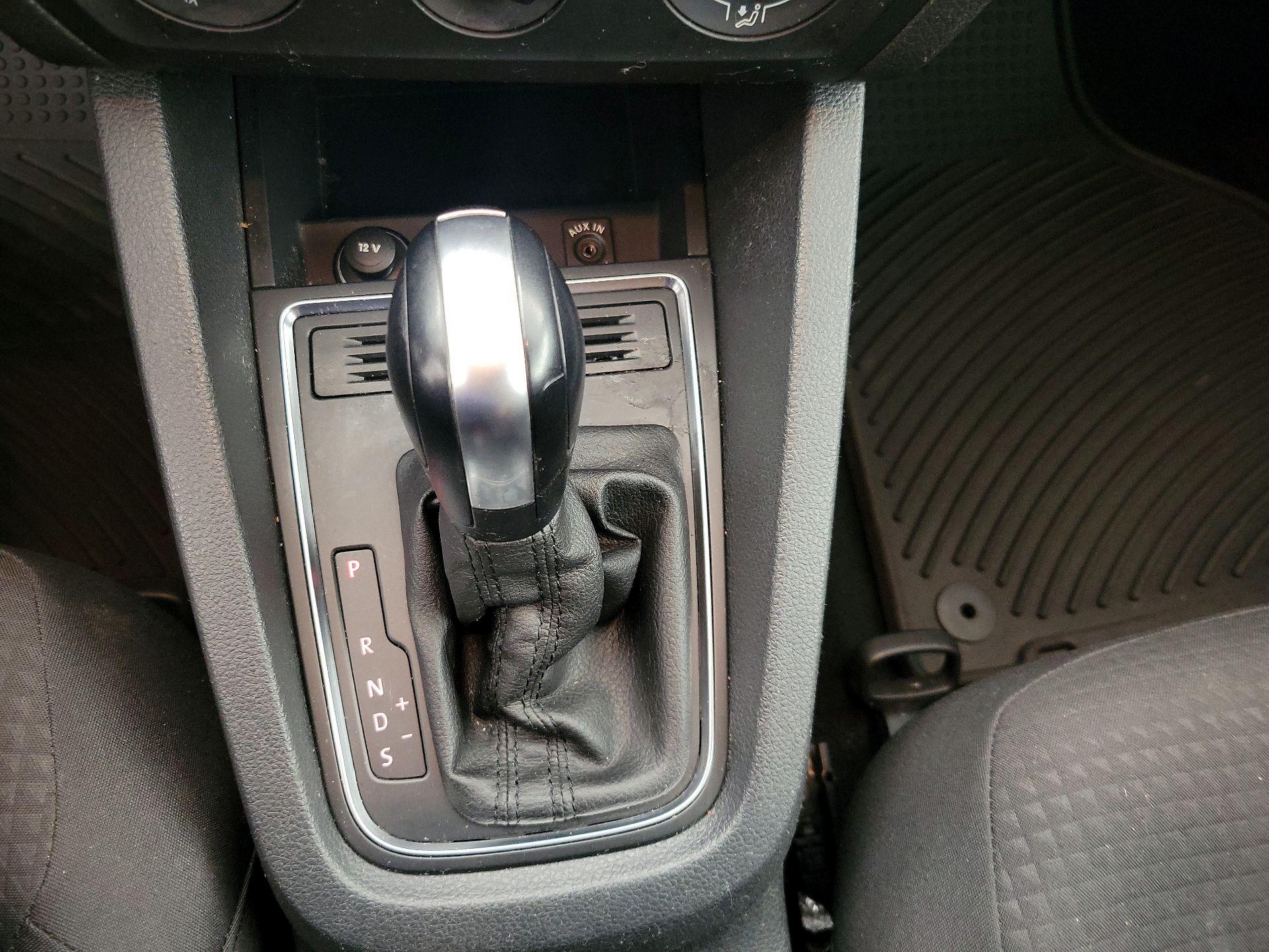 Thumbnail: 2015 Volkswagen Jetta - 16