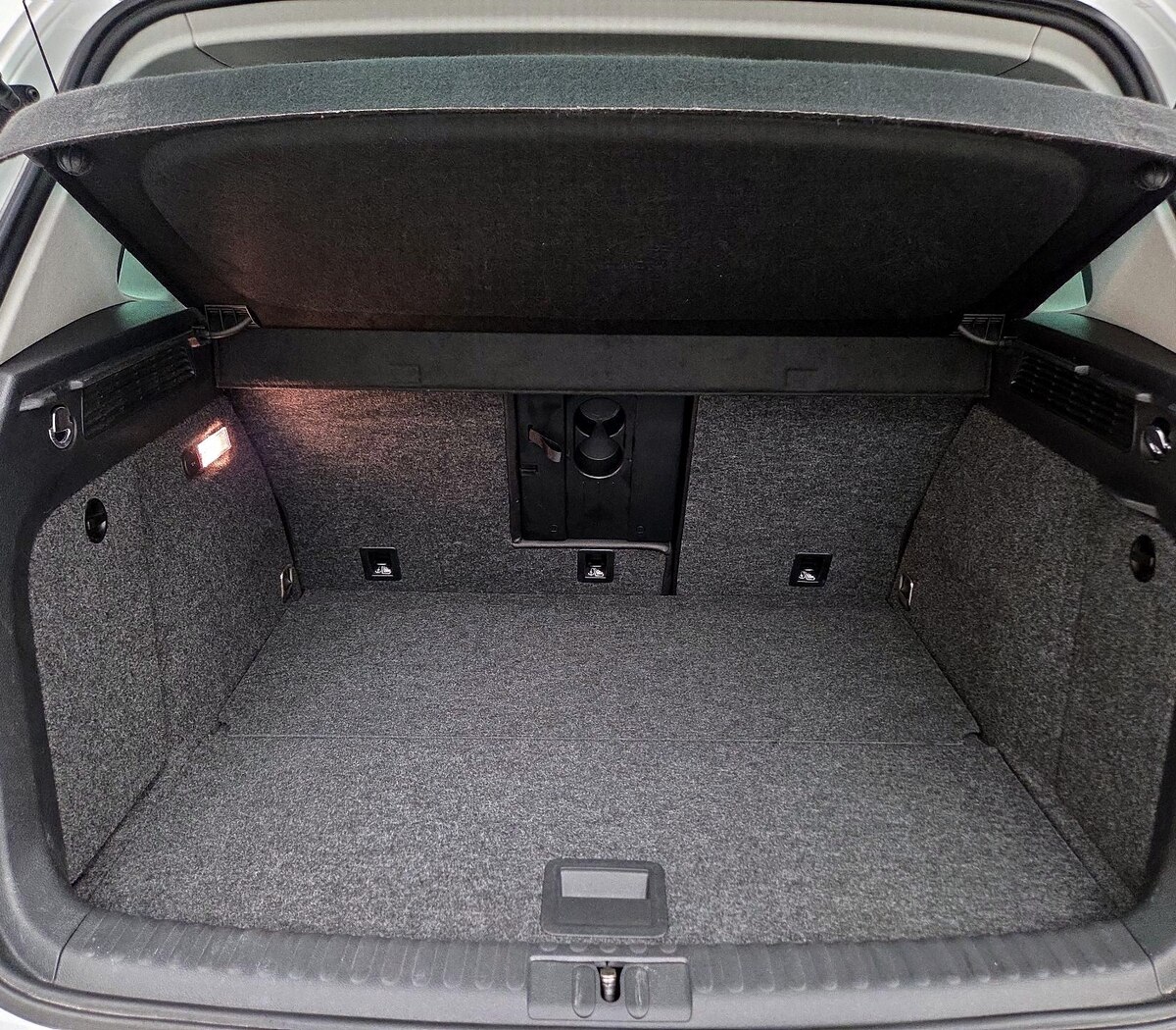 Trunk/Cargo (Seats Up)