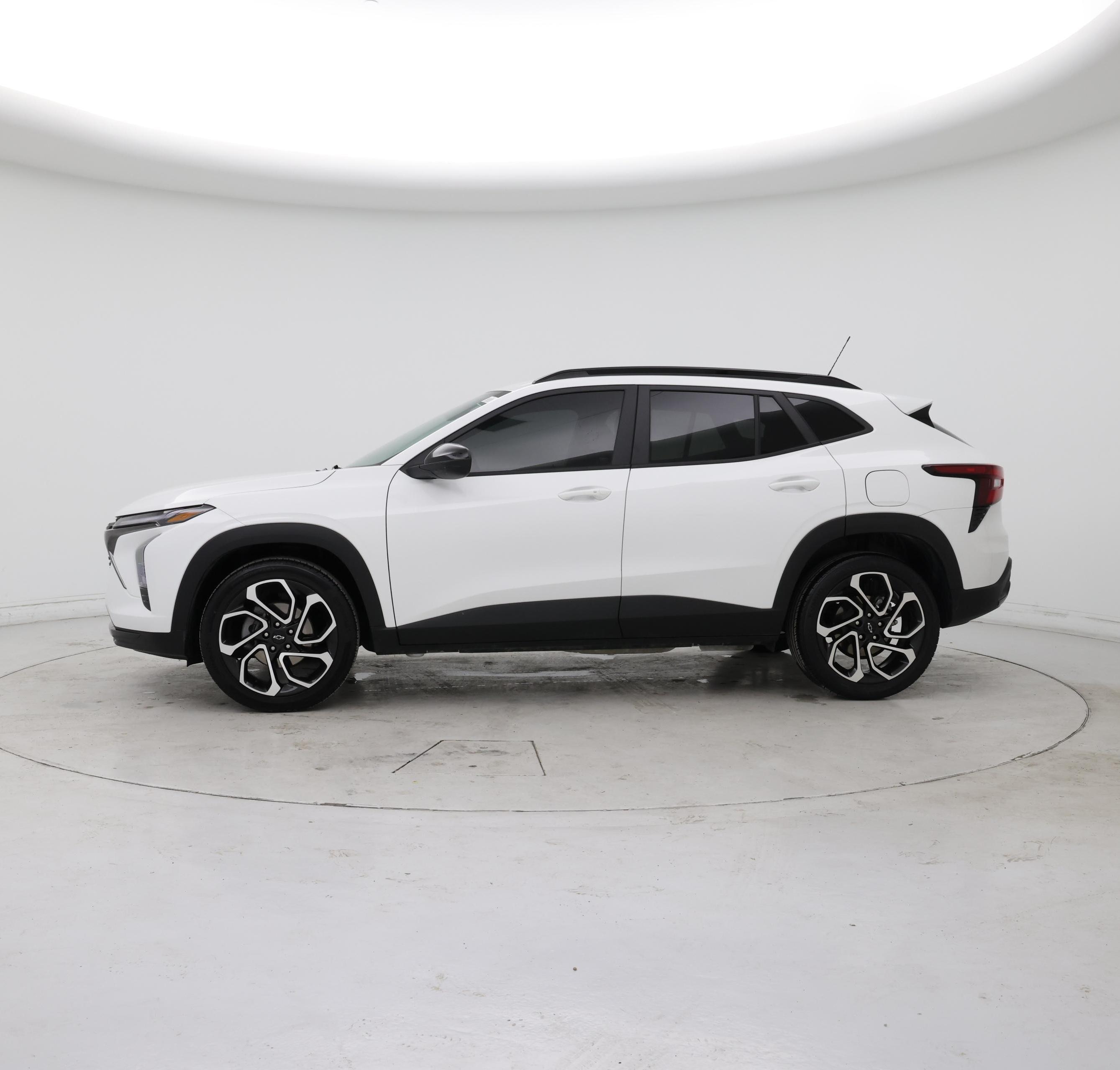 Thumbnail: 2024 Chevrolet Trax - 3