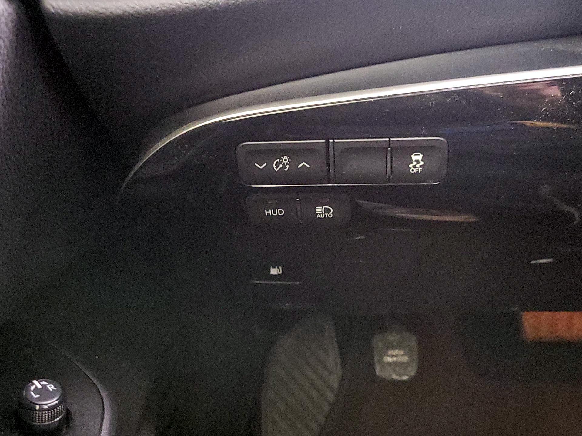 Thumbnail: 2016 Toyota Prius - 13