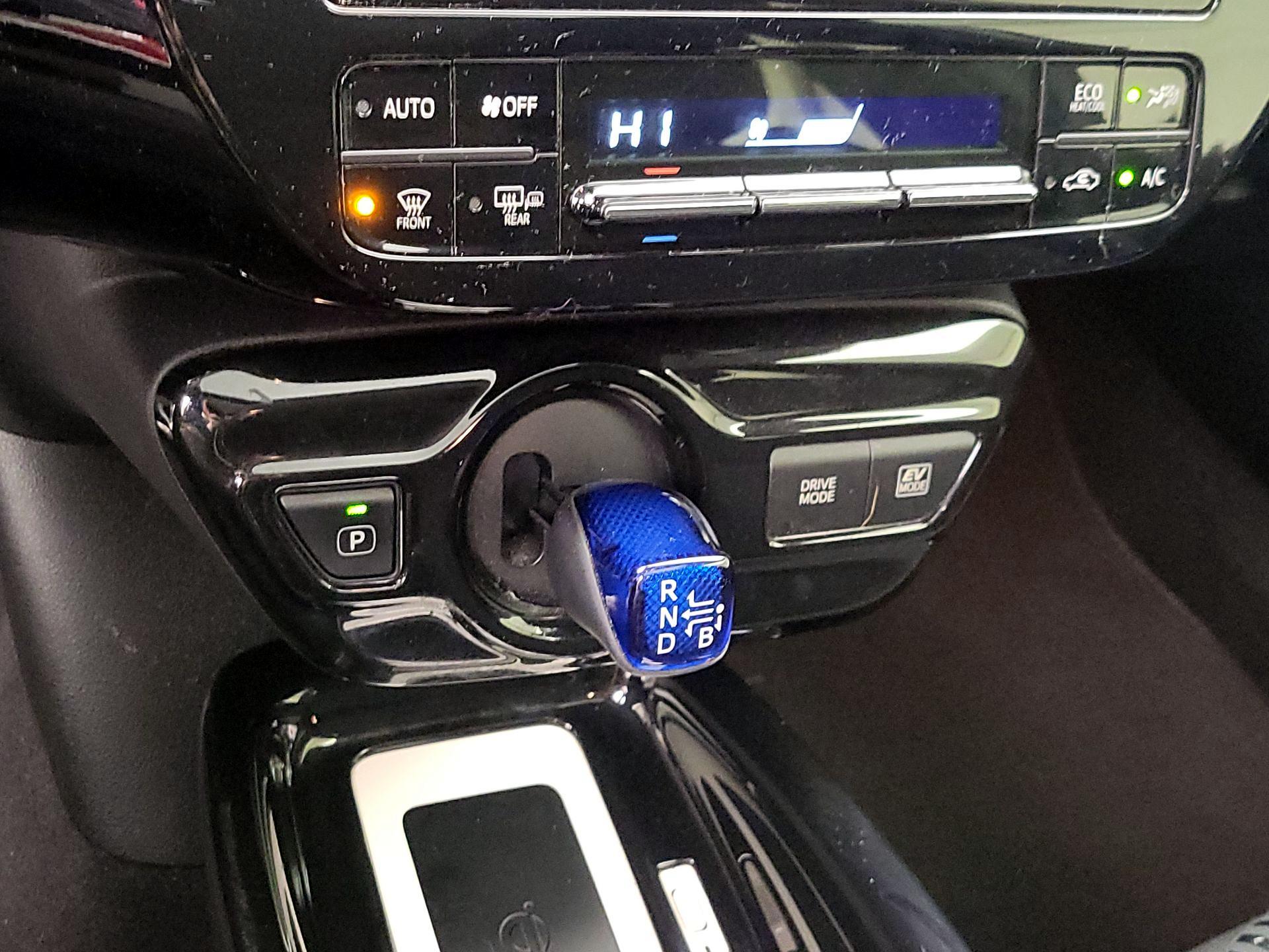 Thumbnail: 2016 Toyota Prius - 17