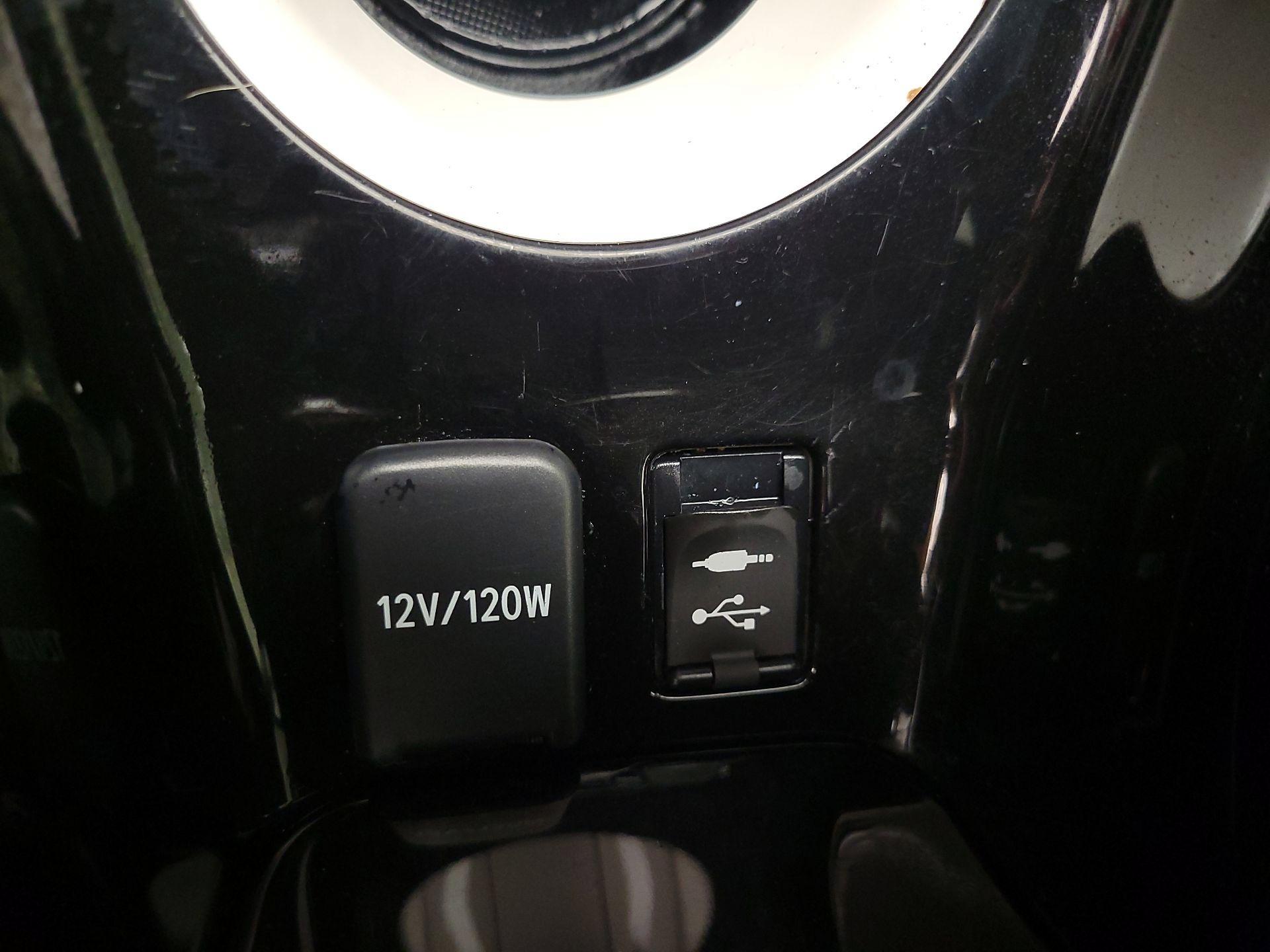 Thumbnail: 2016 Toyota Prius - 18