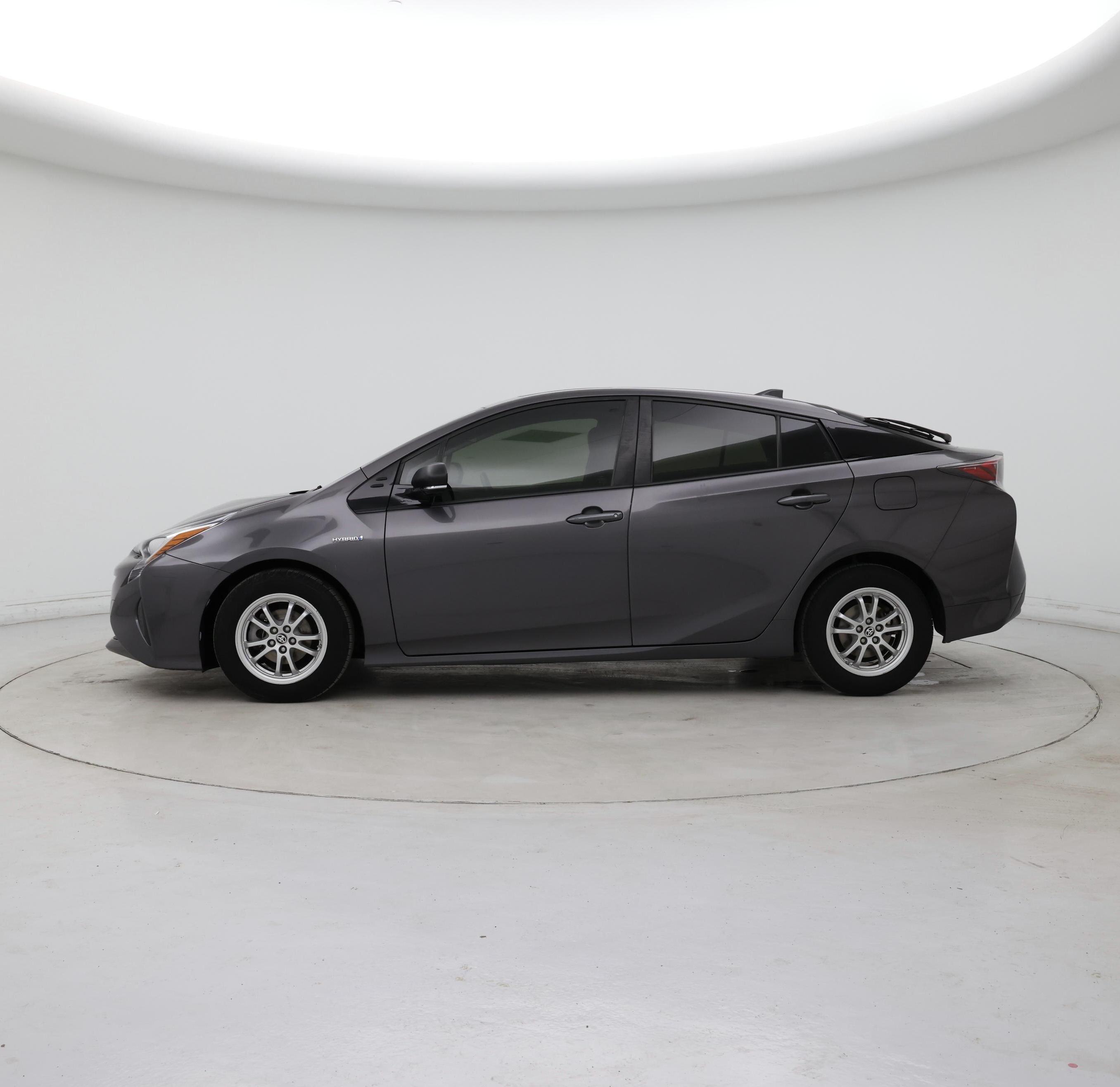 Thumbnail: 2016 Toyota Prius - 3