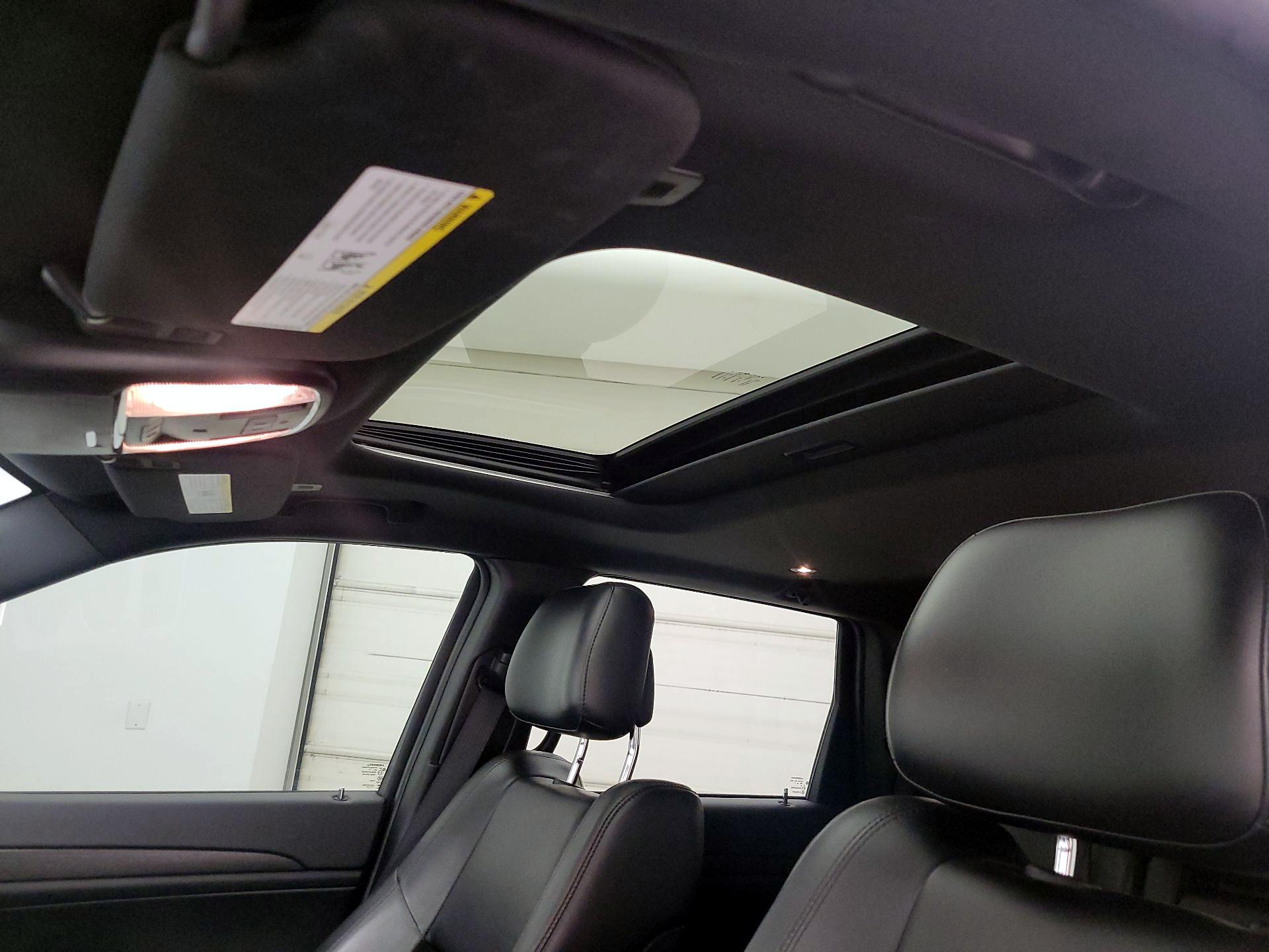 Thumbnail: 2017 Jeep Grand Cherokee - 19