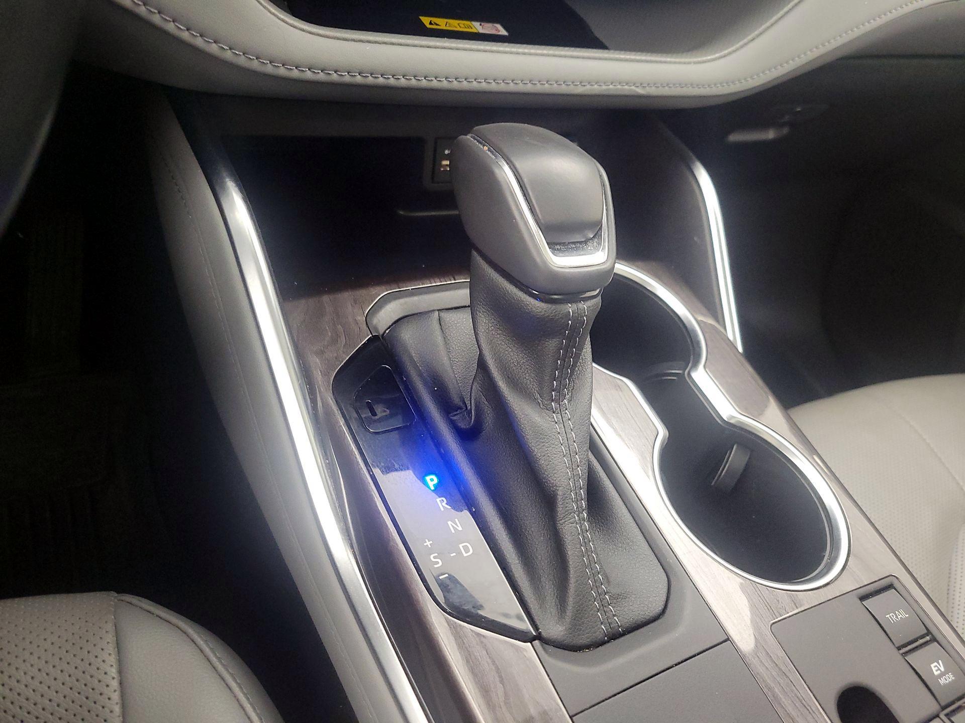 Thumbnail: 2023 Toyota Highlander - 17