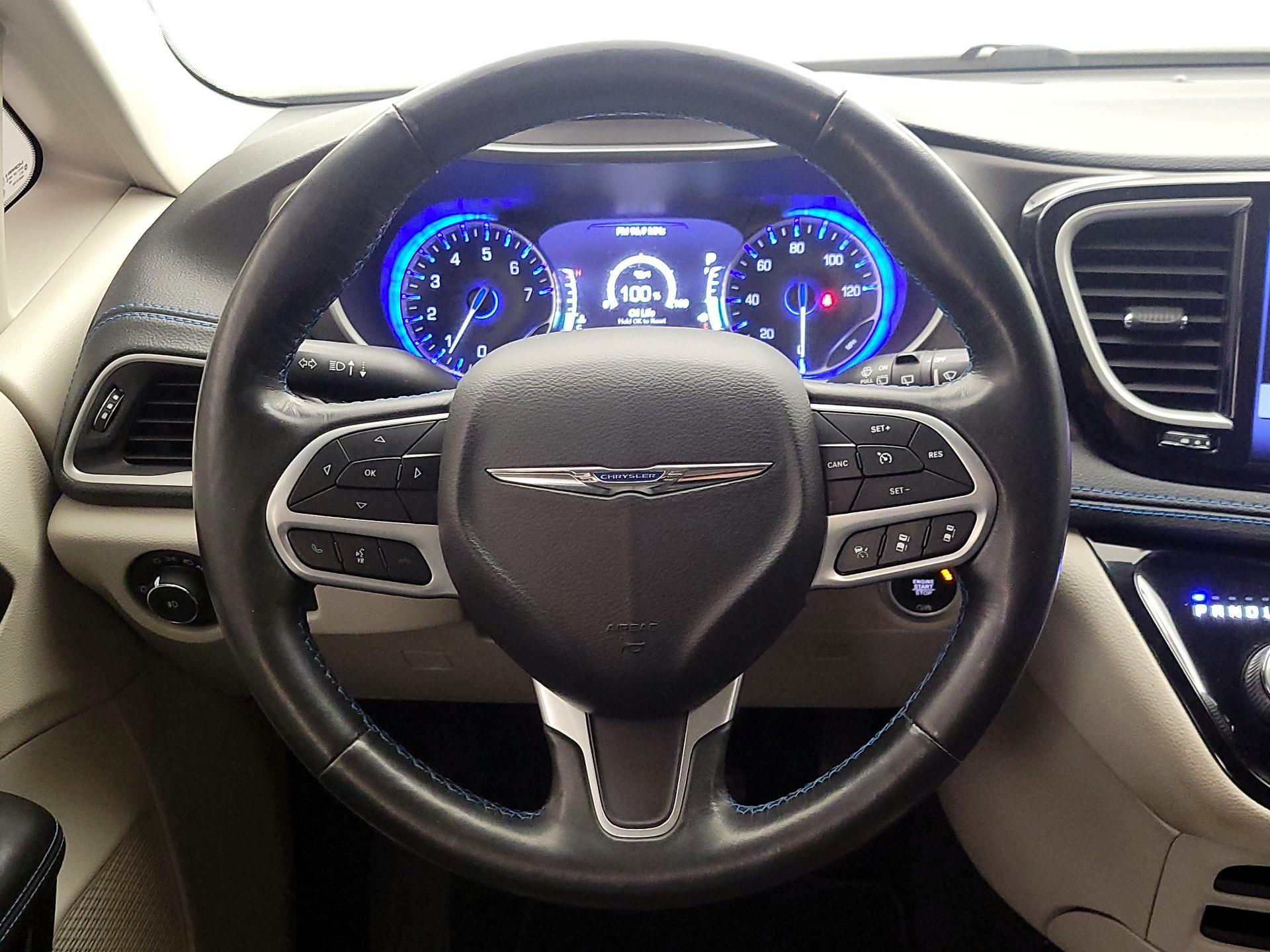 Thumbnail: 2021 Chrysler Pacifica - 10