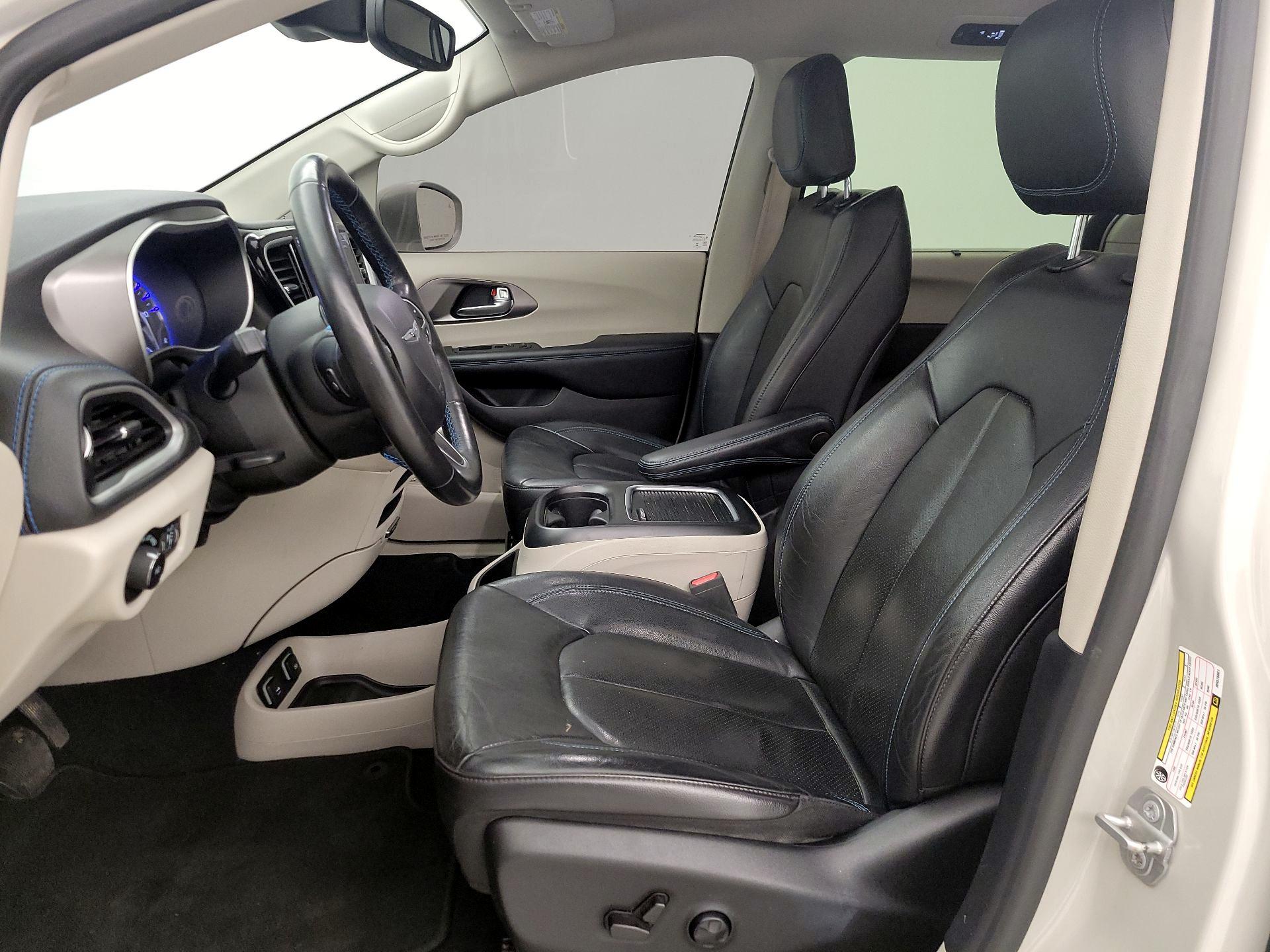 Thumbnail: 2021 Chrysler Pacifica - 11