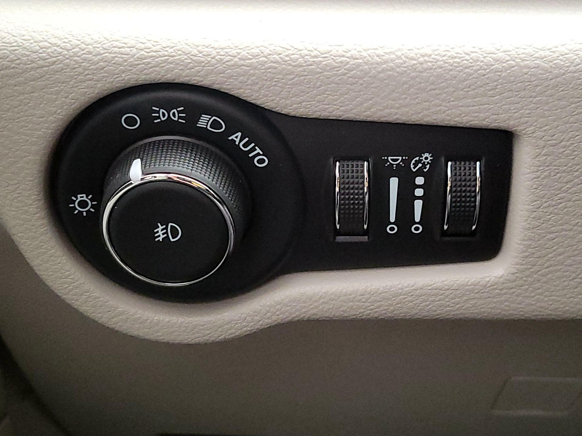 Thumbnail: 2021 Chrysler Pacifica - 13