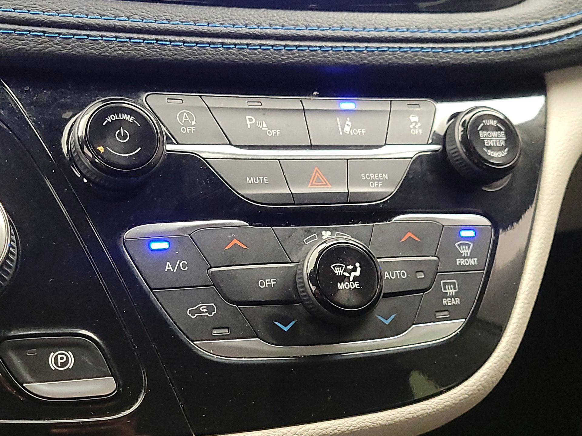 Thumbnail: 2021 Chrysler Pacifica - 16