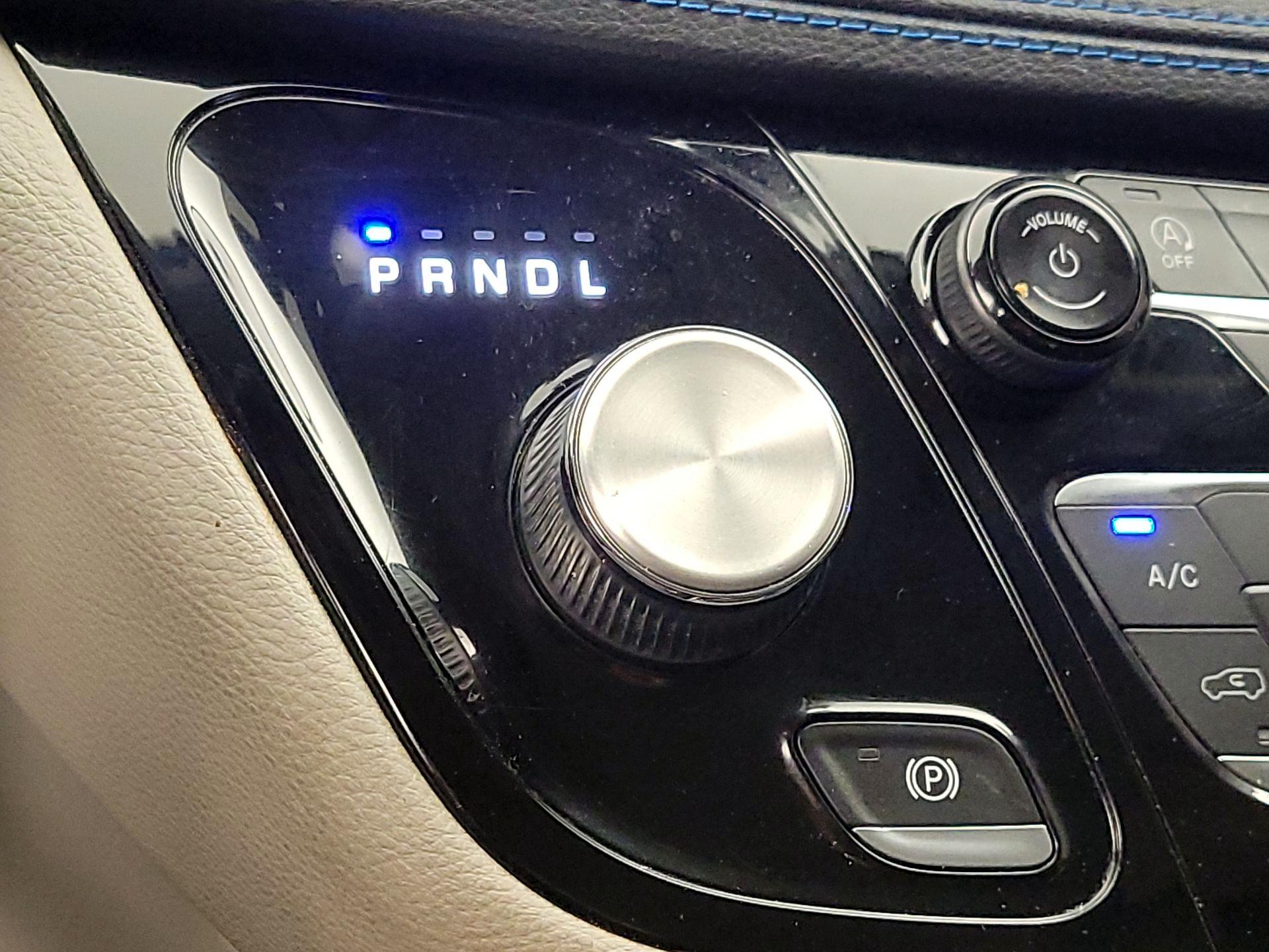 Thumbnail: 2021 Chrysler Pacifica - 17