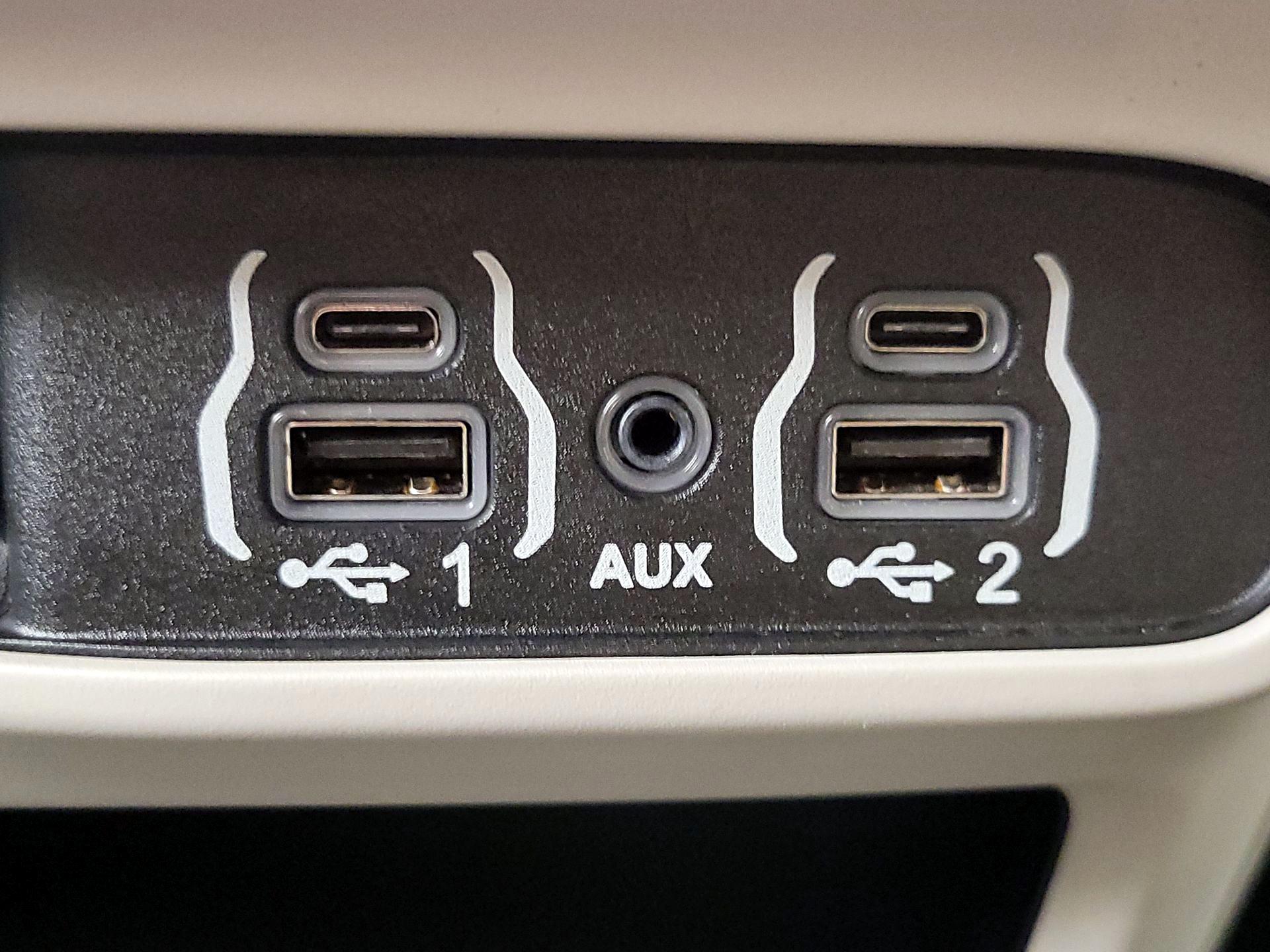 Thumbnail: 2021 Chrysler Pacifica - 18