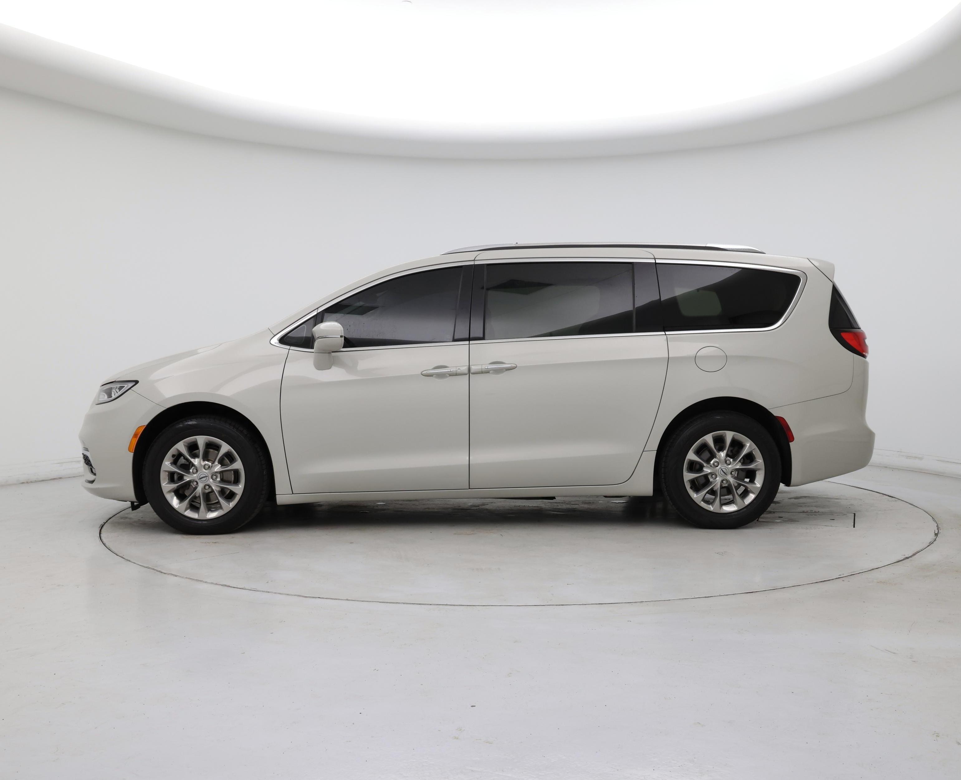 Thumbnail: 2021 Chrysler Pacifica - 3