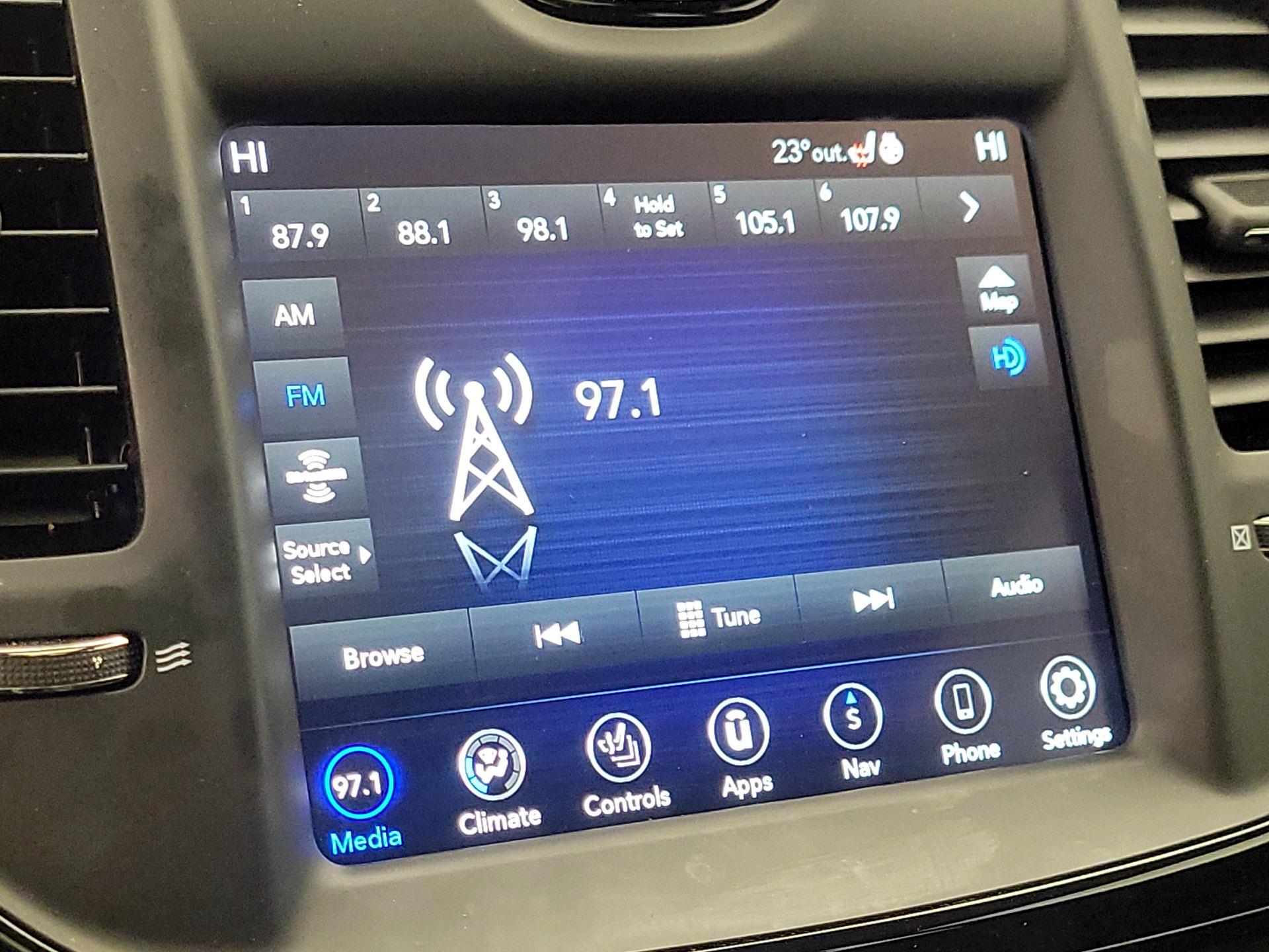 Thumbnail: 2023 Chrysler 300 - 16