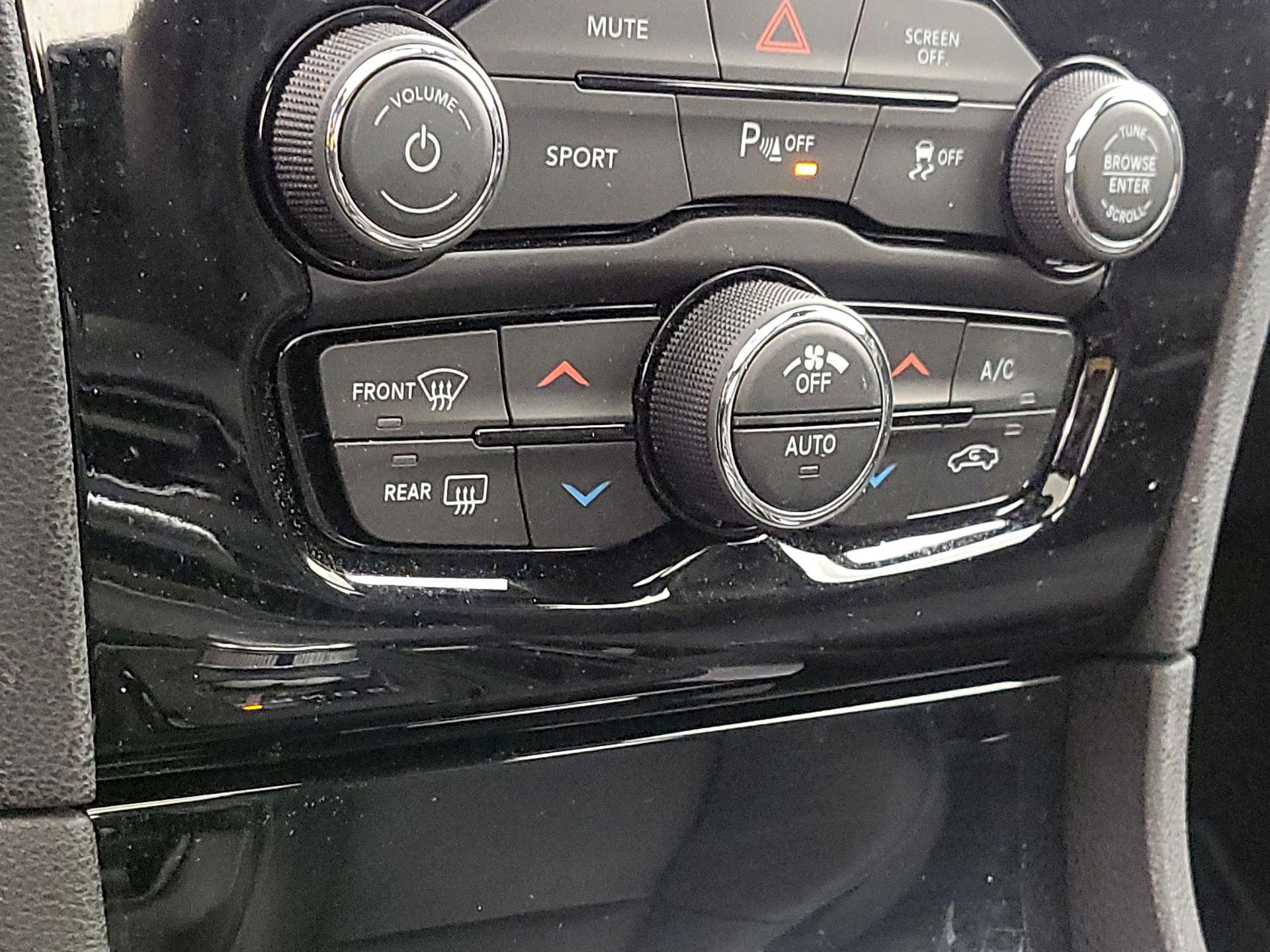 Thumbnail: 2023 Chrysler 300 - 17