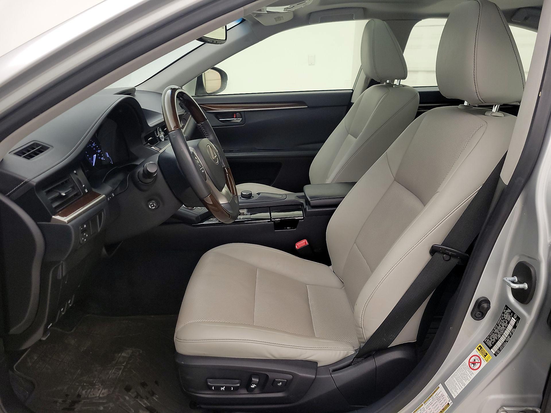 Thumbnail: 2015 Lexus ES - 11