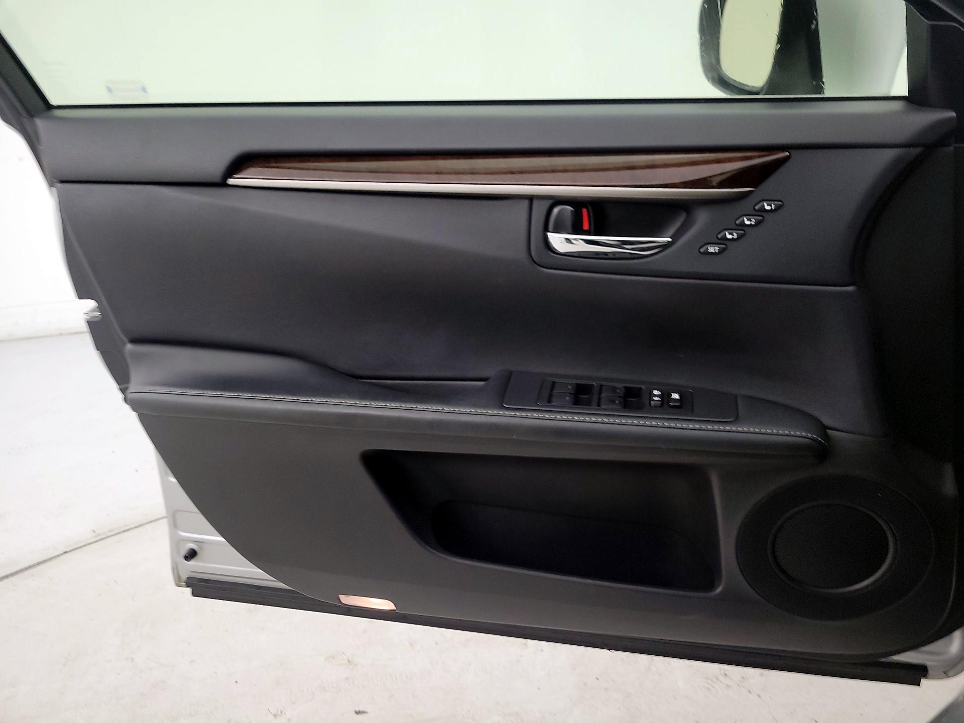 Thumbnail: 2015 Lexus ES - 12