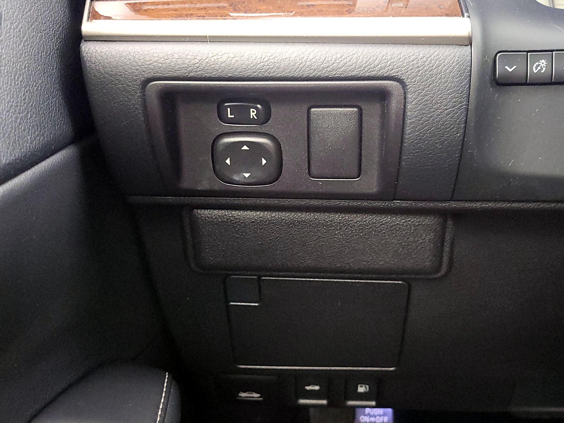 Thumbnail: 2015 Lexus ES - 13