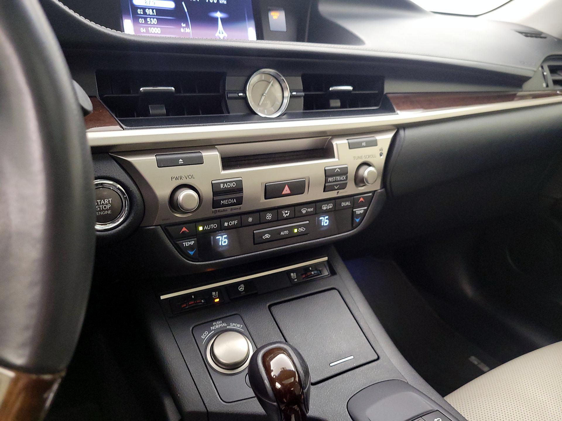 Thumbnail: 2015 Lexus ES - 16