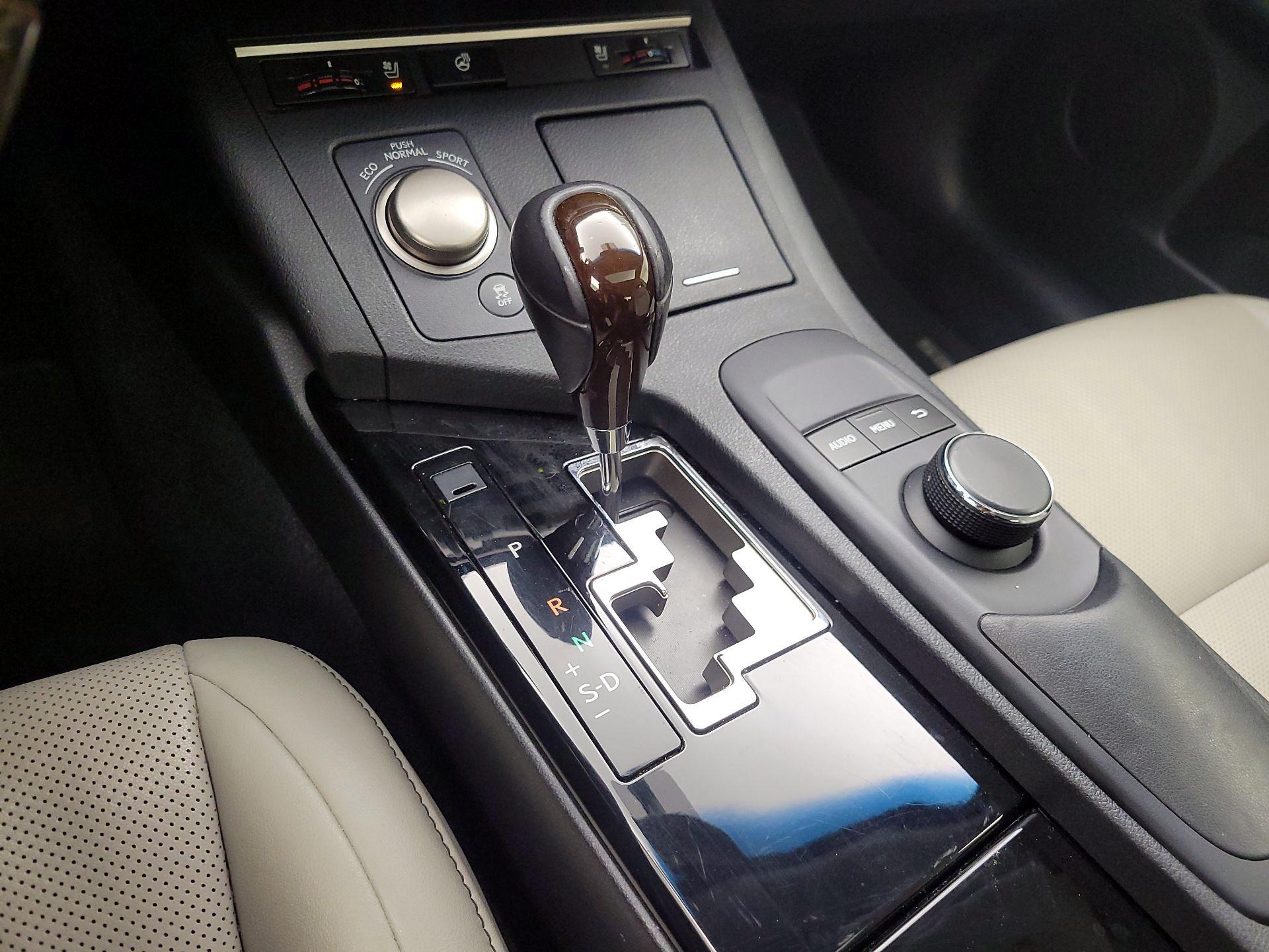 Thumbnail: 2015 Lexus ES - 17