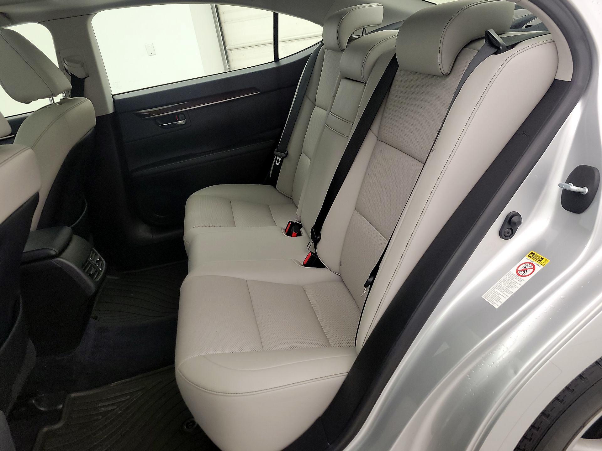 Thumbnail: 2015 Lexus ES - 20