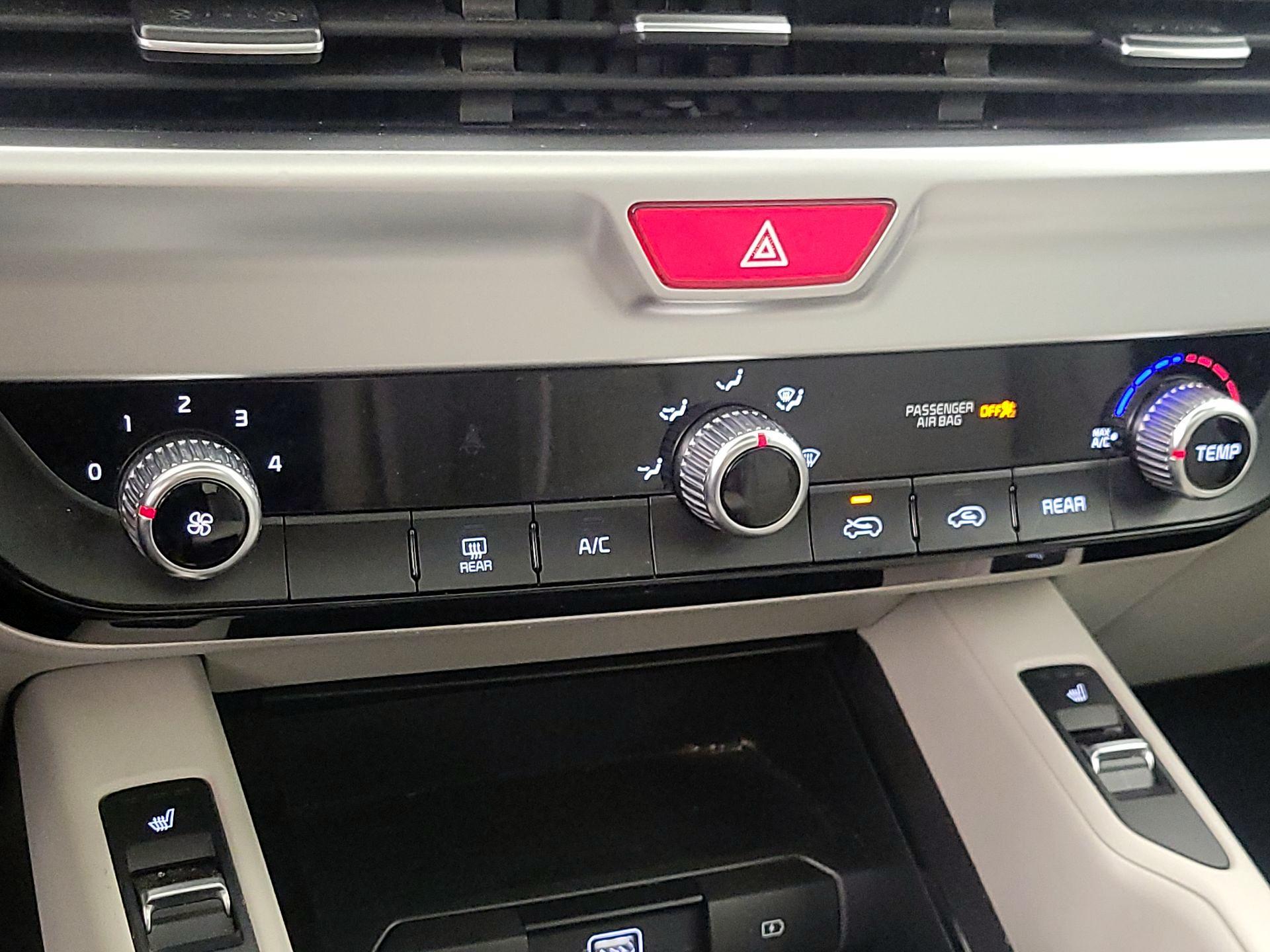 Thumbnail: 2020 Kia Telluride - 16