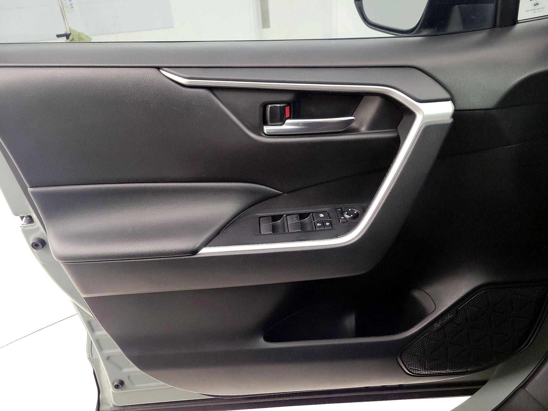 Thumbnail: 2021 Toyota RAV4 - 12