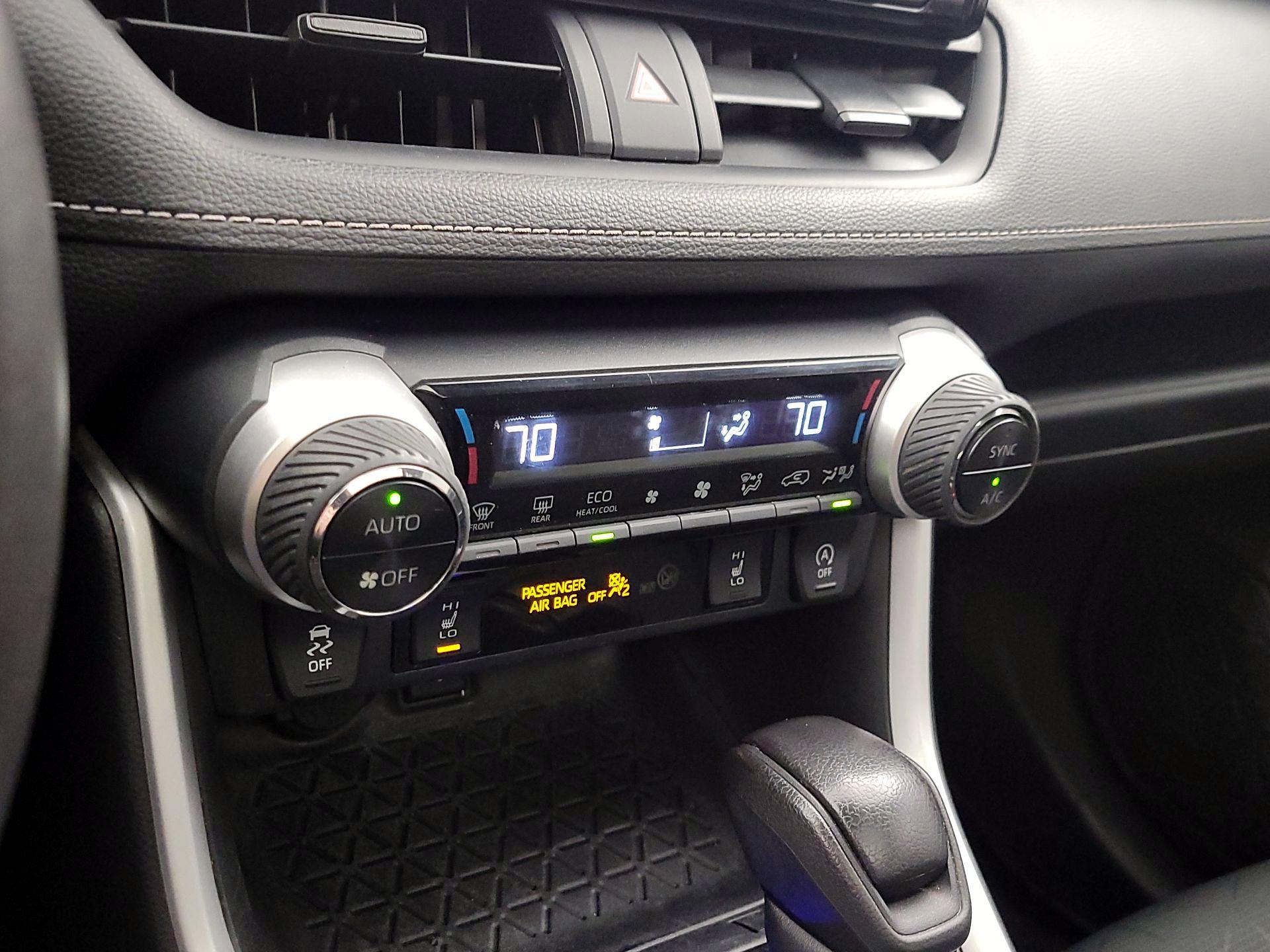 Thumbnail: 2021 Toyota RAV4 - 16