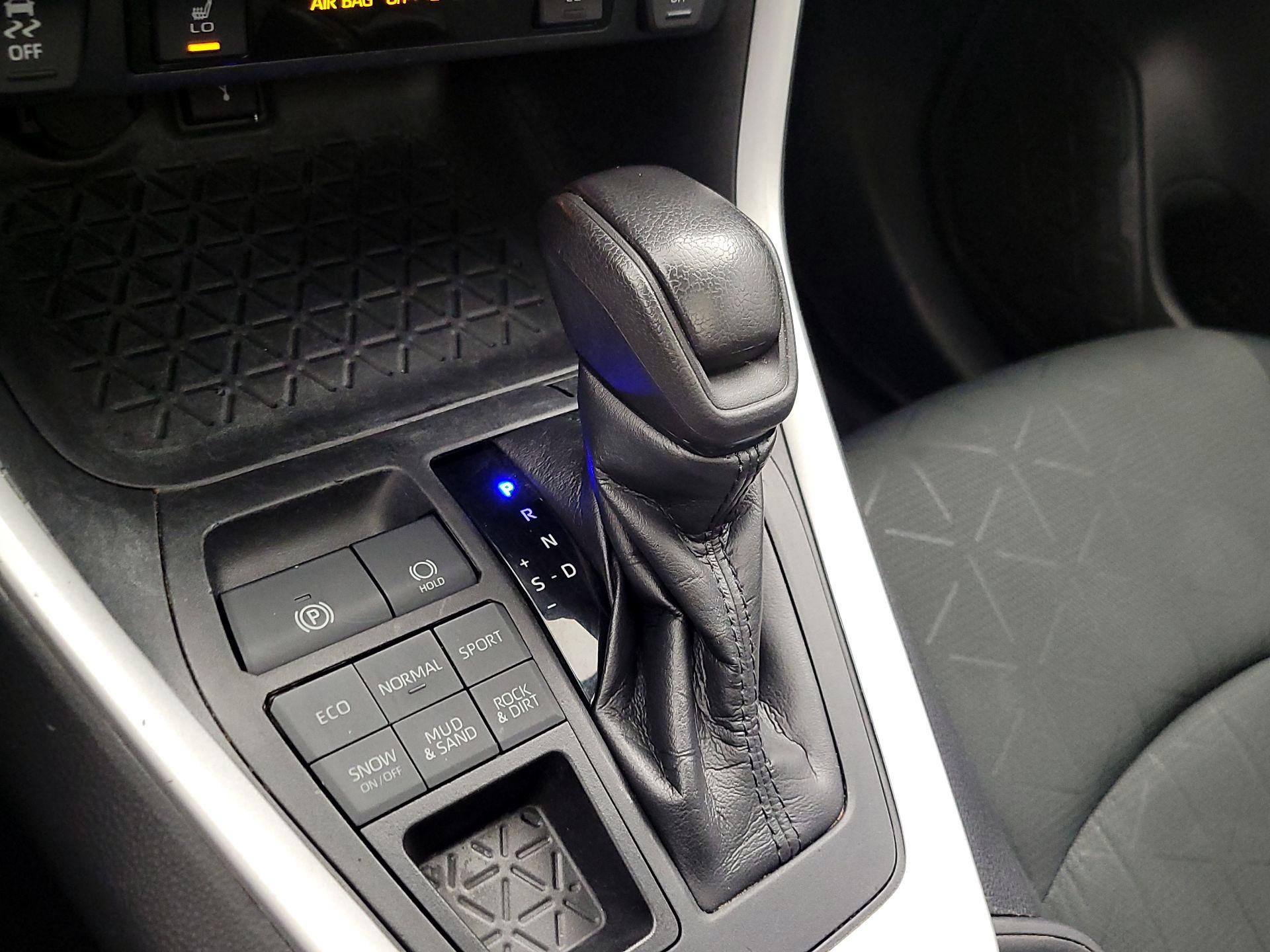 Thumbnail: 2021 Toyota RAV4 - 17