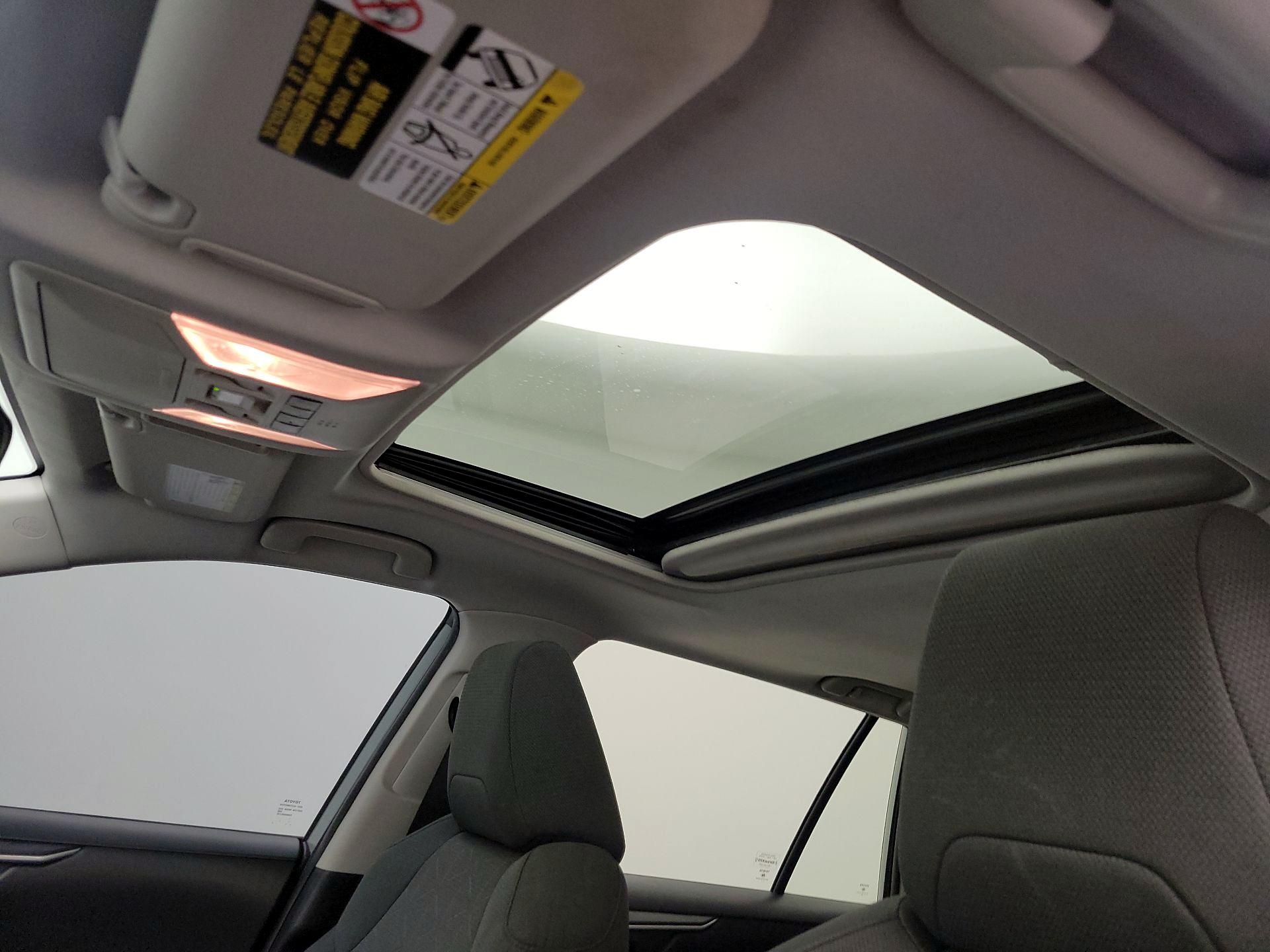 Thumbnail: 2021 Toyota RAV4 - 19