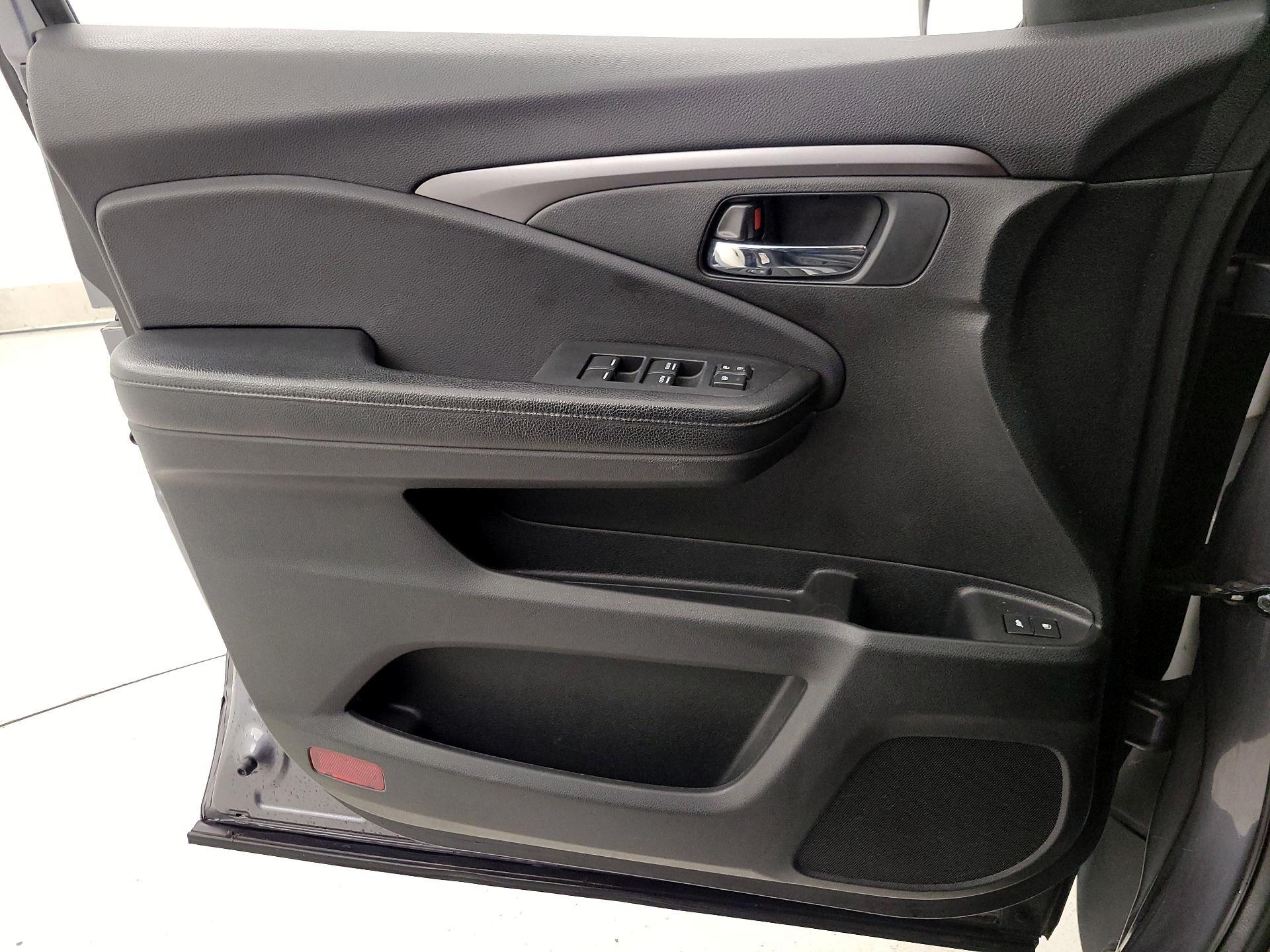 Thumbnail: 2016 Honda Pilot - 12